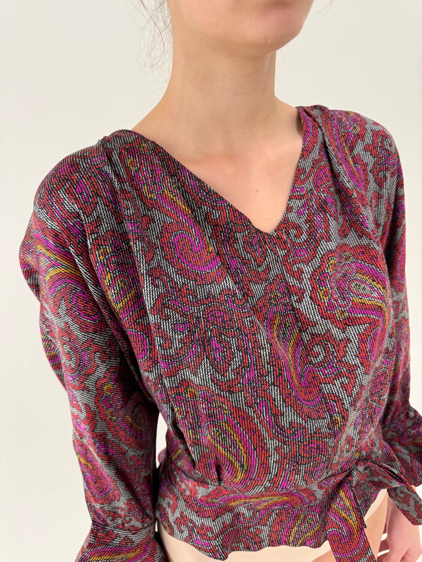 Set ultra feminin superb din mătase naturală cu print paisley