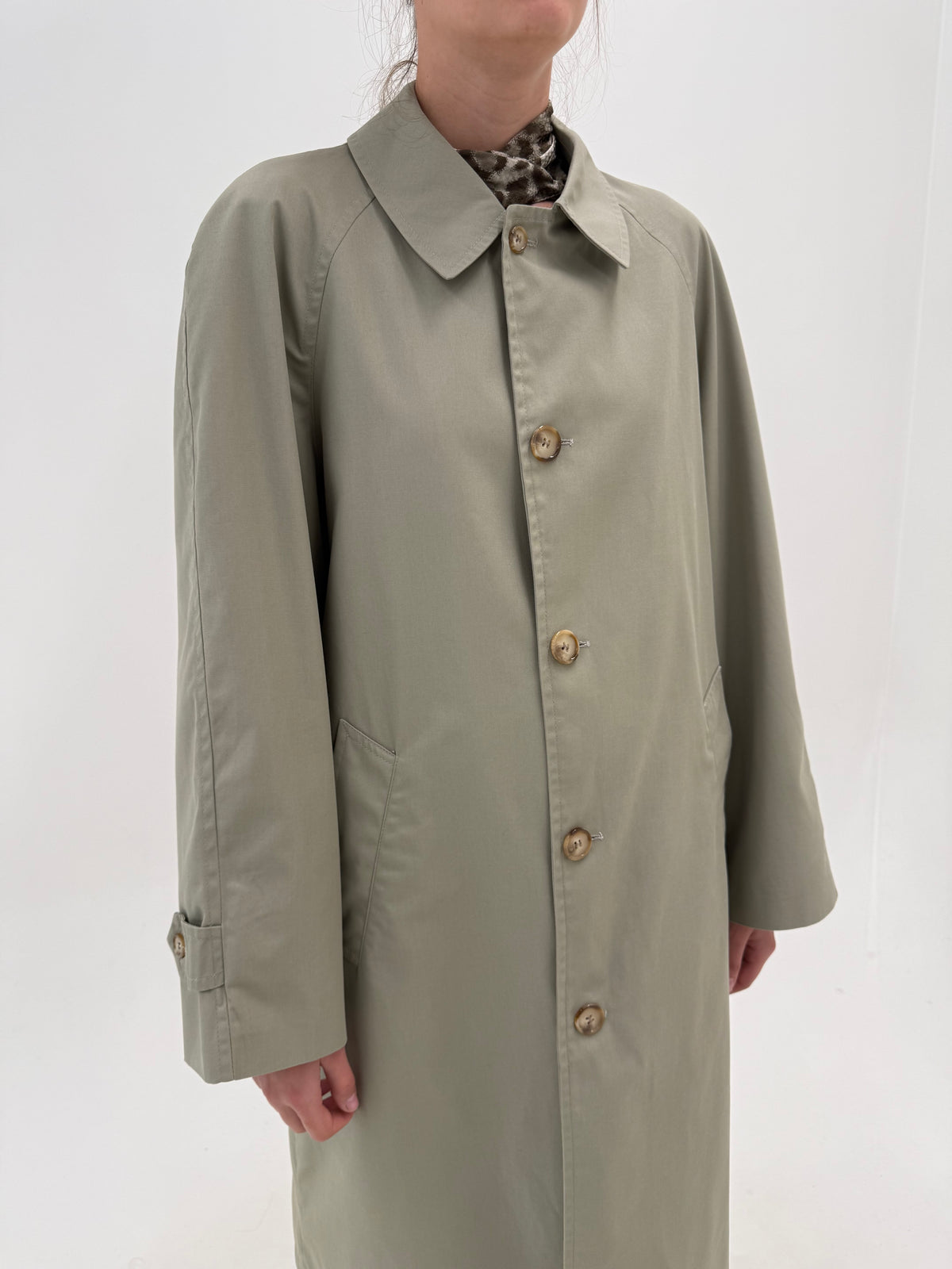 Trench Ungaro vintage Sage green din gabardină groasă impermeabilă și croi clasic