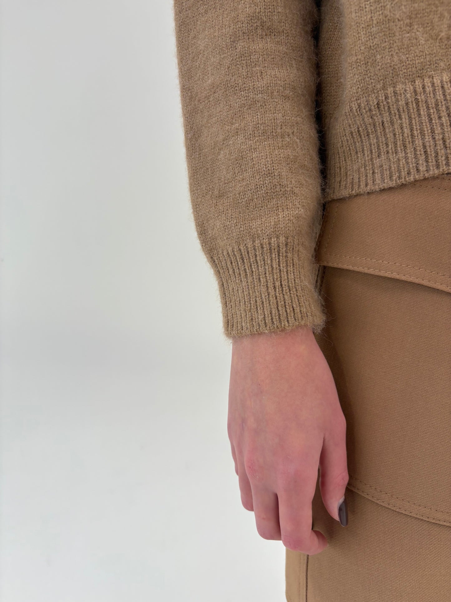 Cardigan camel în croi lejer din lana extrafina de gramaj mare