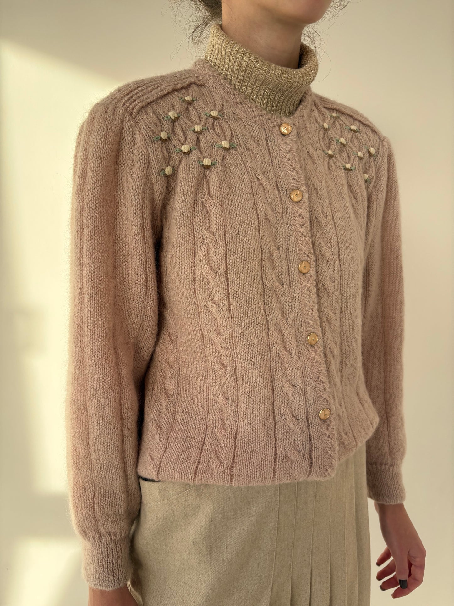 Cardigan dusty pink de brand luxury de tricotaje brodat manual din baby mohair