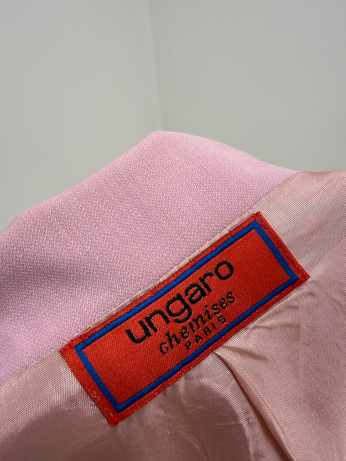 Sacou Ungaro light pink din lana extrafina în croi clasic ușor cambrat