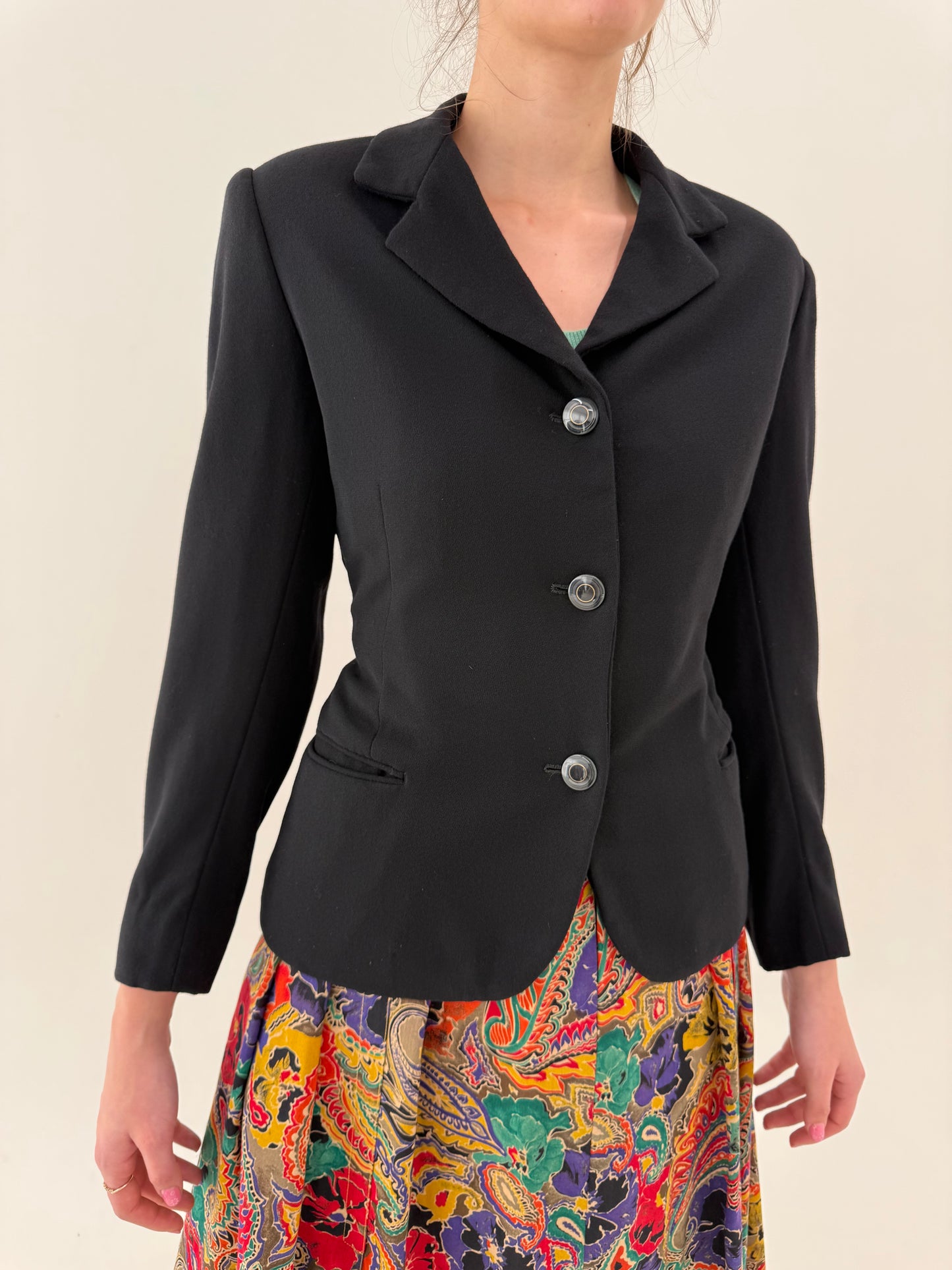 Sacou negru cambrat din lanita subțire