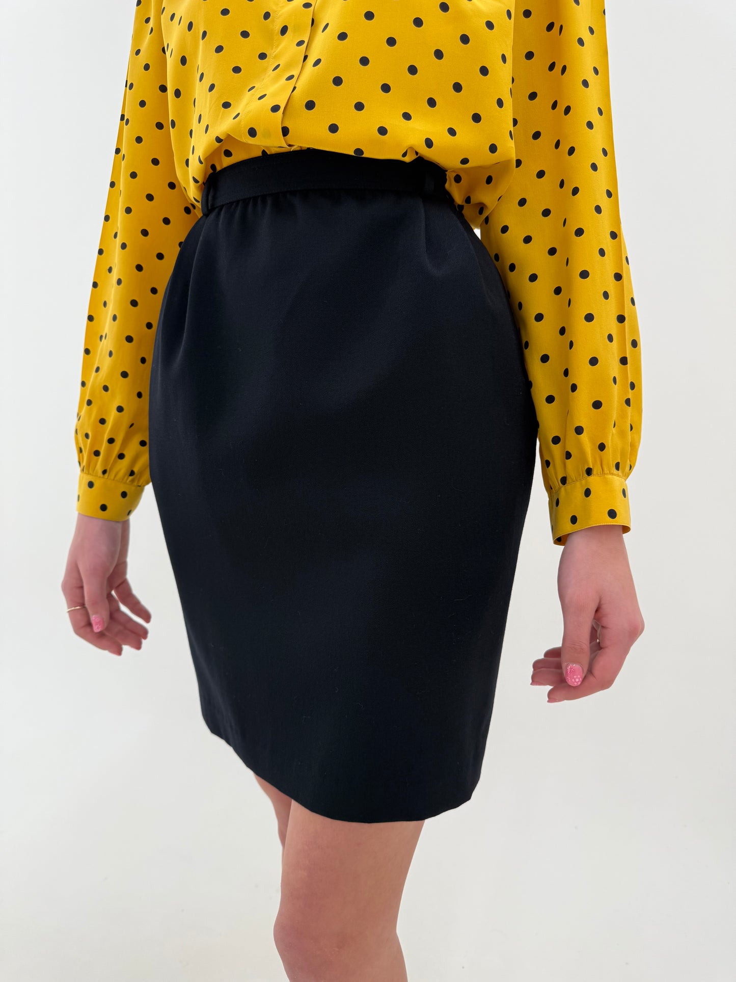 Fusta neagră Valentino cu talie ultra înaltă marcată și pense