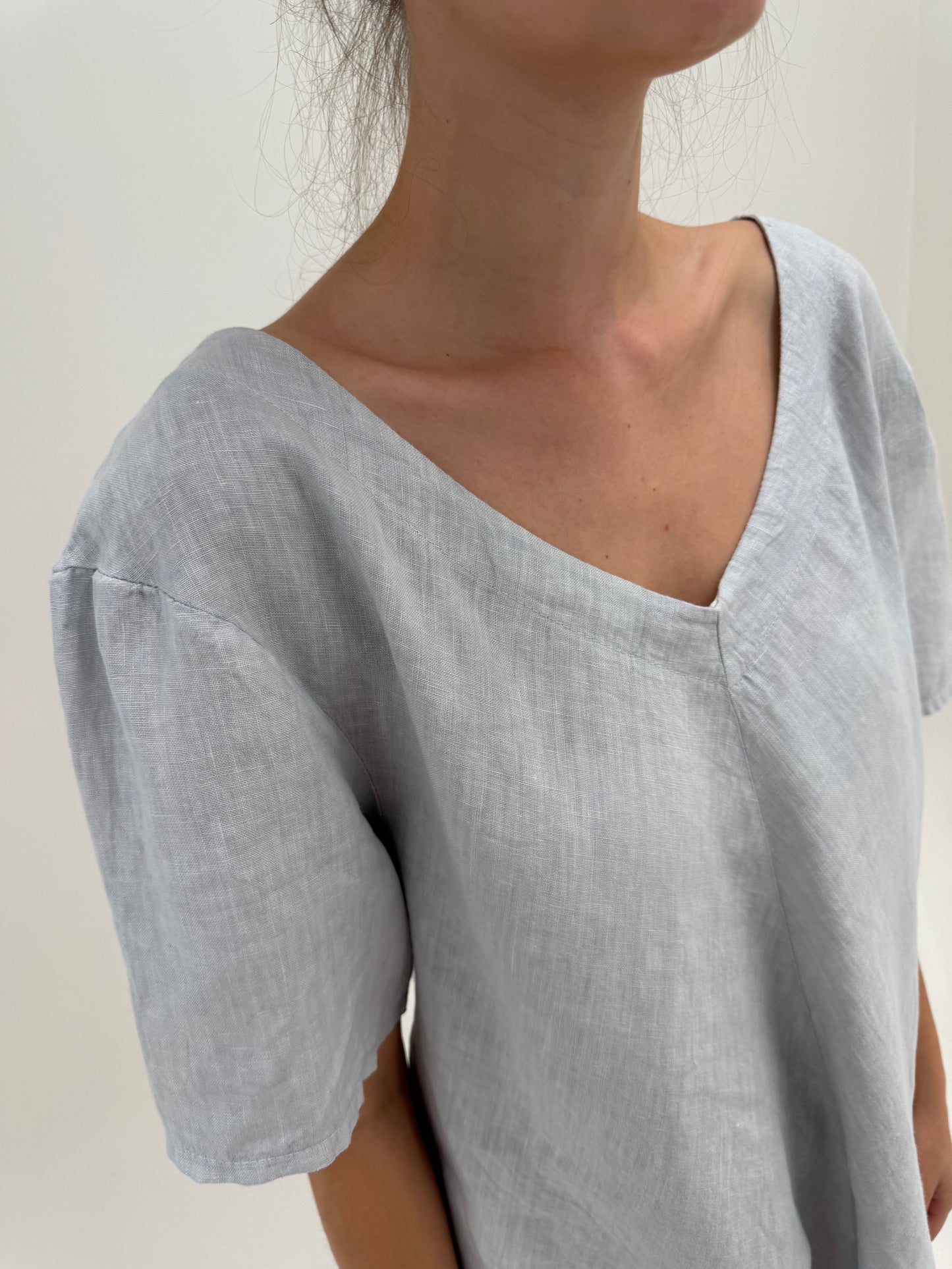 Top silver gray din in premium în croi minimalist