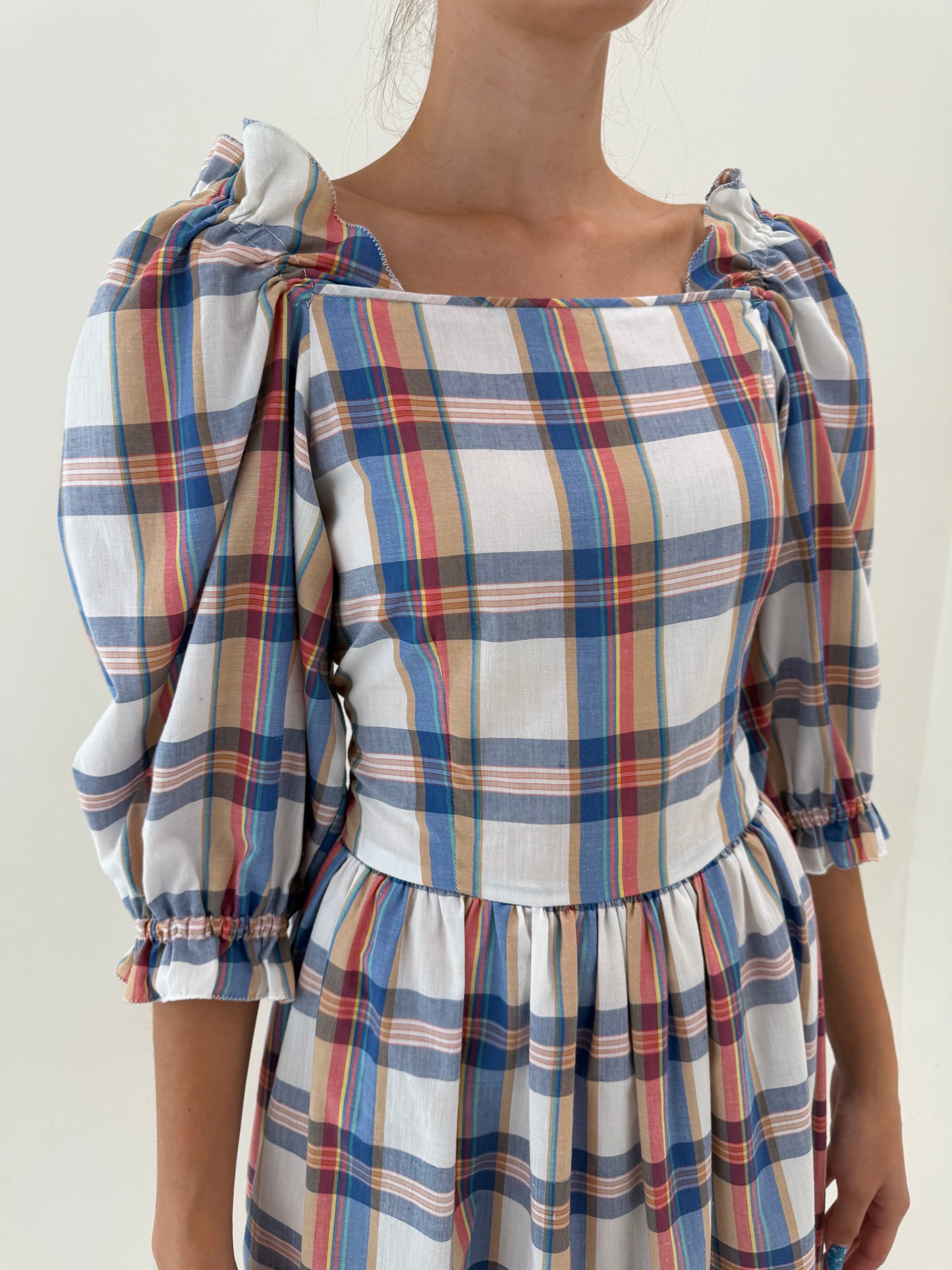 Rochie vintage din panzica de bumbac cu corsaj și decolteu elastic cu umeri bufanți