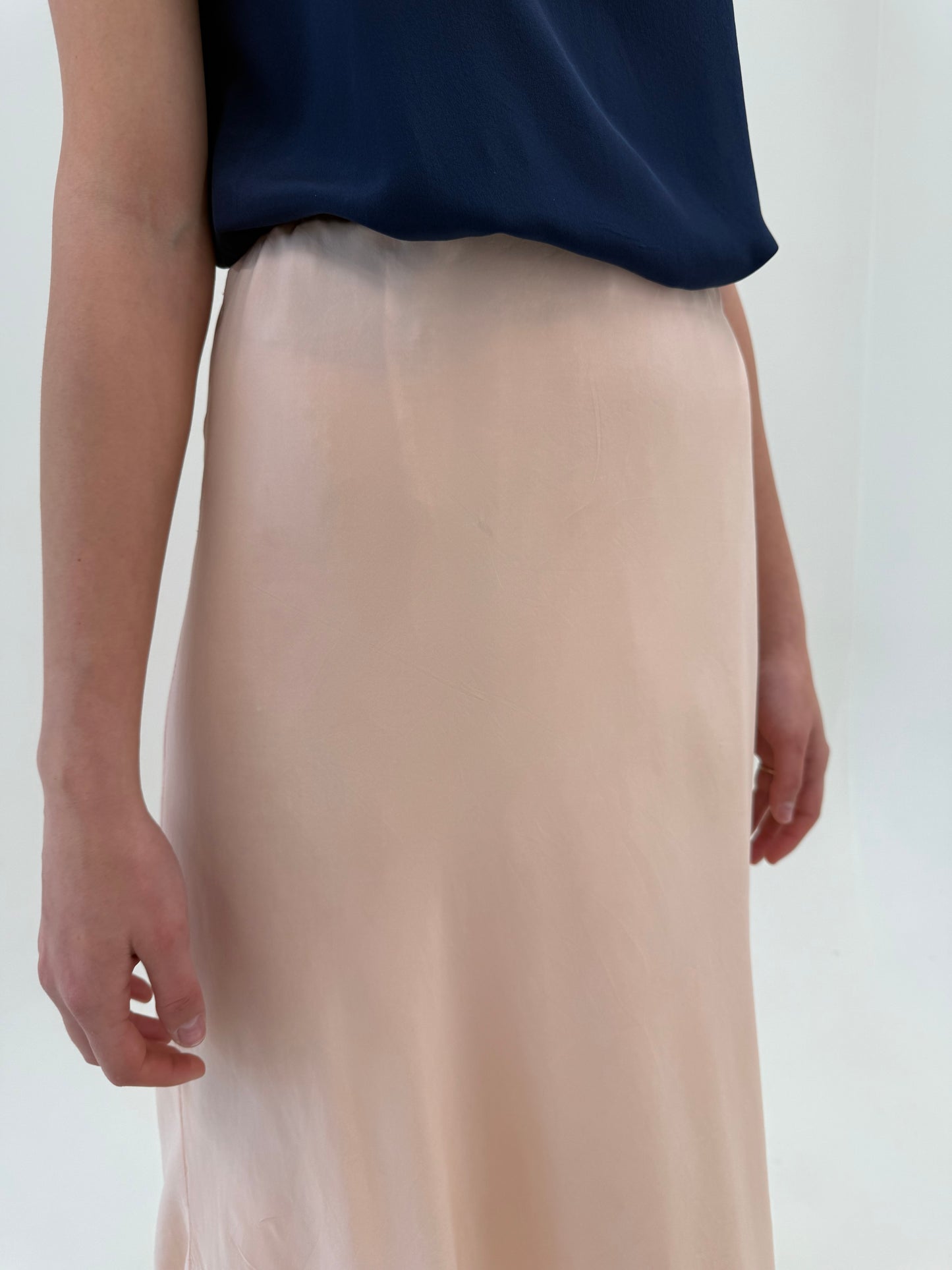 Fustă maxi light pink din mătase naturală în bie cu talie elastică
