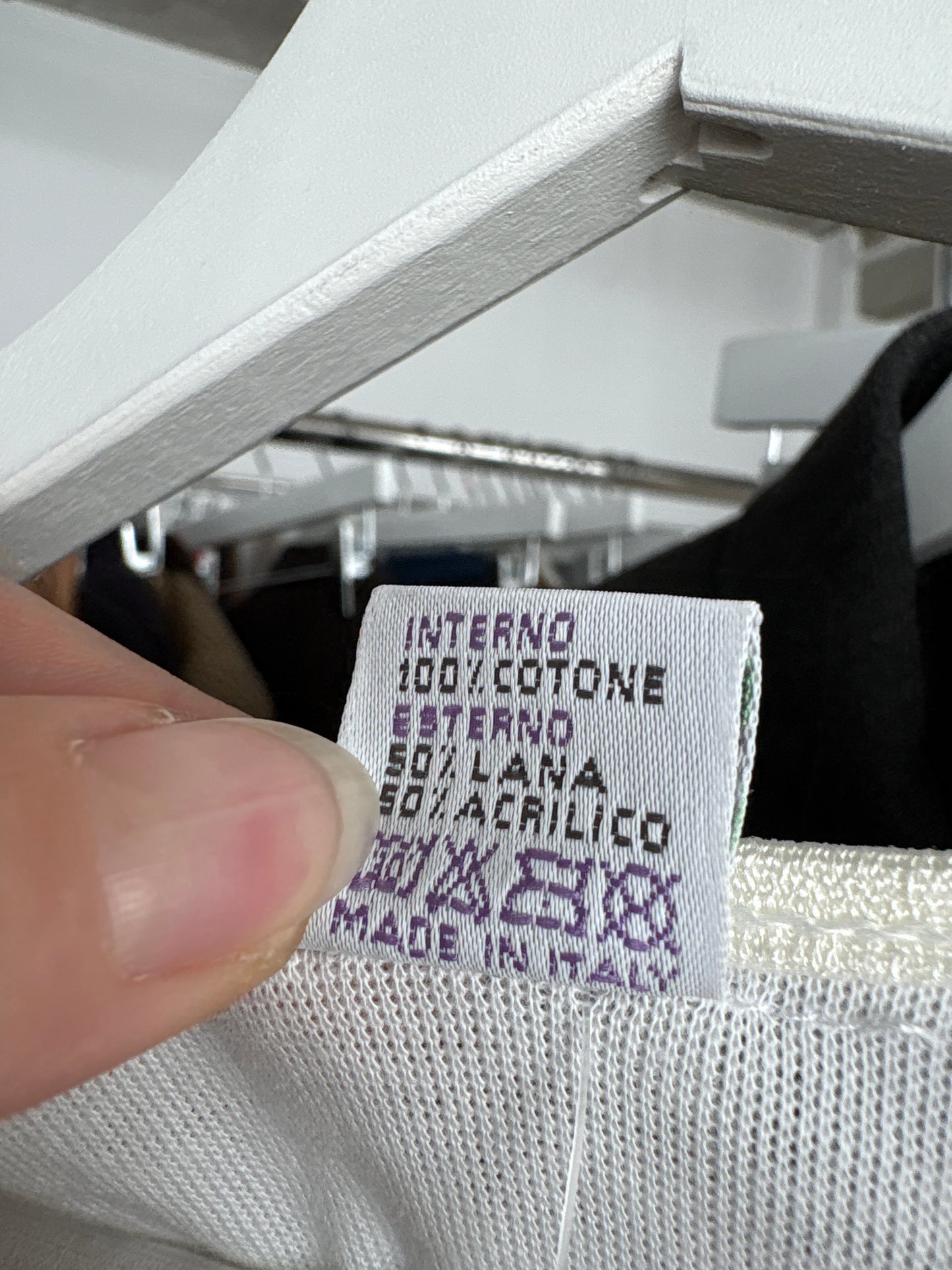 Top nou italian din lana extrafina irestringibila