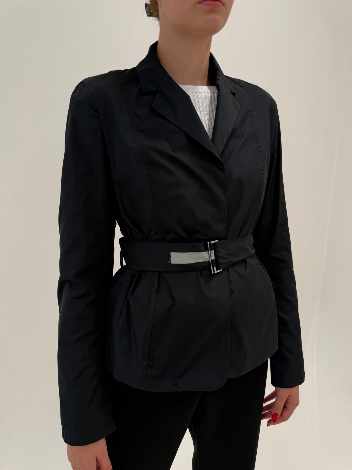 Trench negru Max Mara în croi minimalist cu cordon