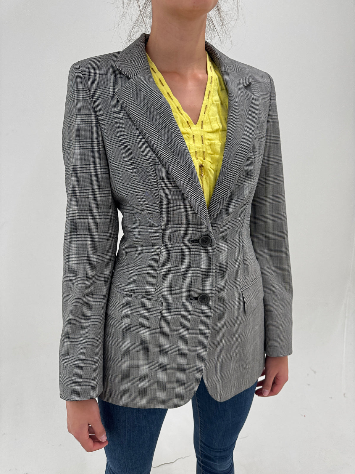 Sacou Max Mara din lana extrafina în carouri fine alb negru în croi ușor cambrat