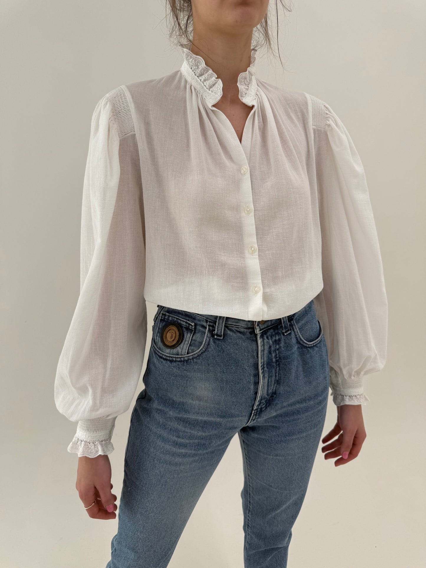 Cămașa vintage din panzica cu mâneci ample și lucrătură manuală