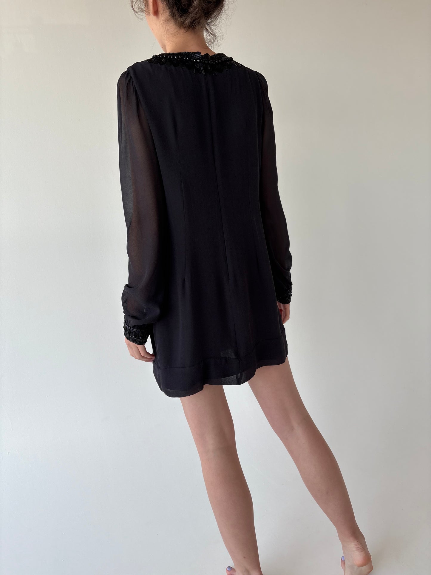 LBD din mătase naturală cu aplicații în croi minimalist