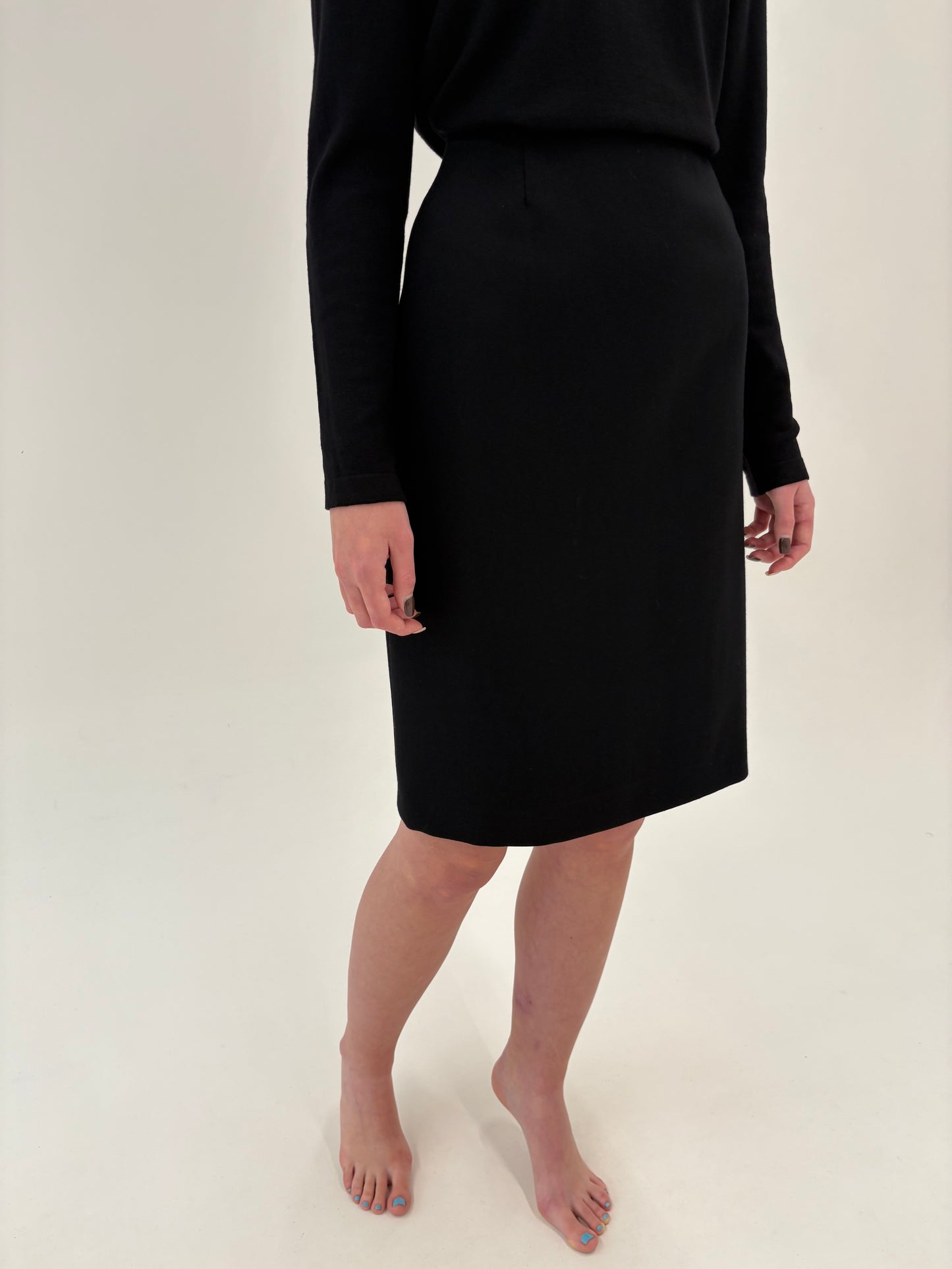 Deux piece vintage negru cu sacou cambrat și revere rotunjite din lana certificată