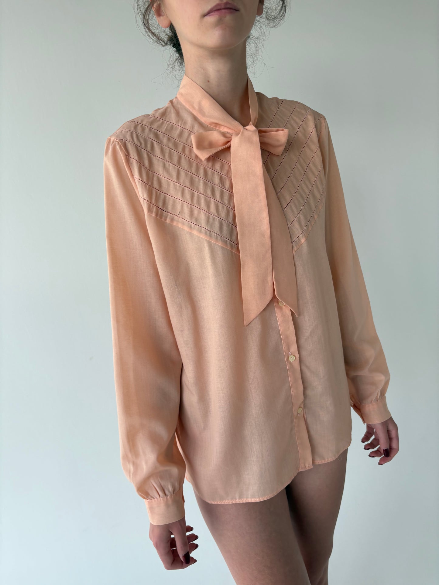 Cămașa vintage din lanita extrafina cu broderie manuală delicată