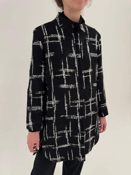 Palton italian petite în stil Chanel din boucle plin de lana alb negru