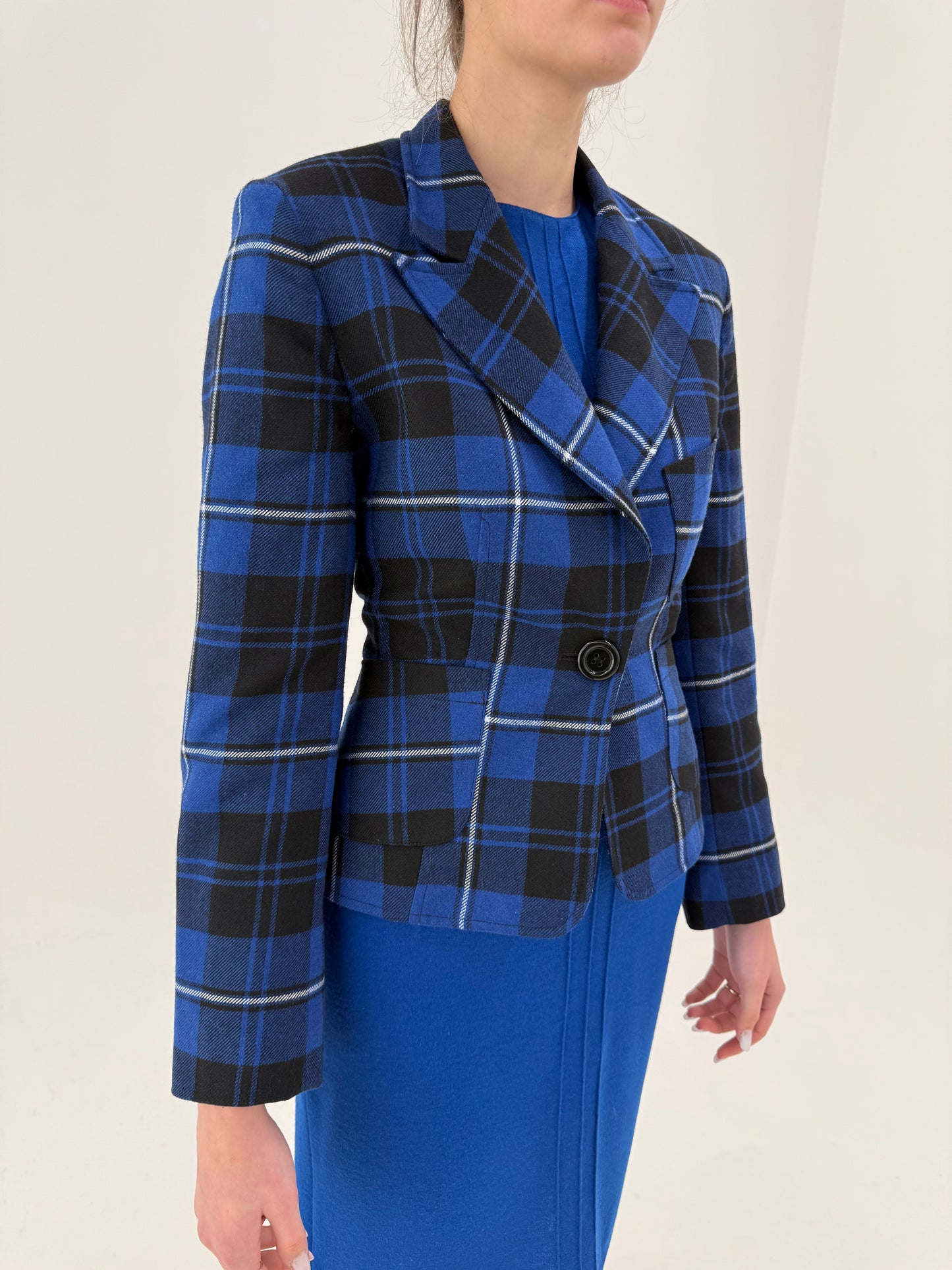 Sacou cambrat în carouri albastru regal din lana extrafina