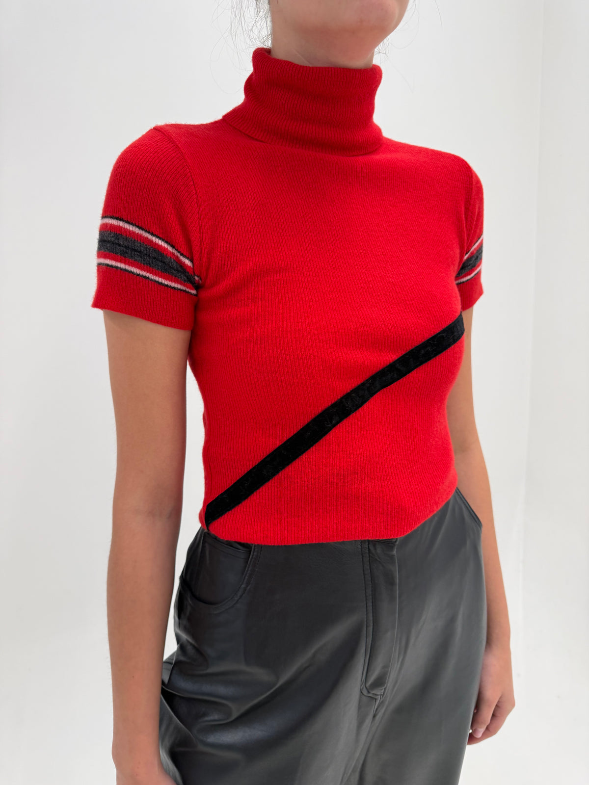 Maleta vintage roșu tare 80% lana extrafina ribbed cu dungi