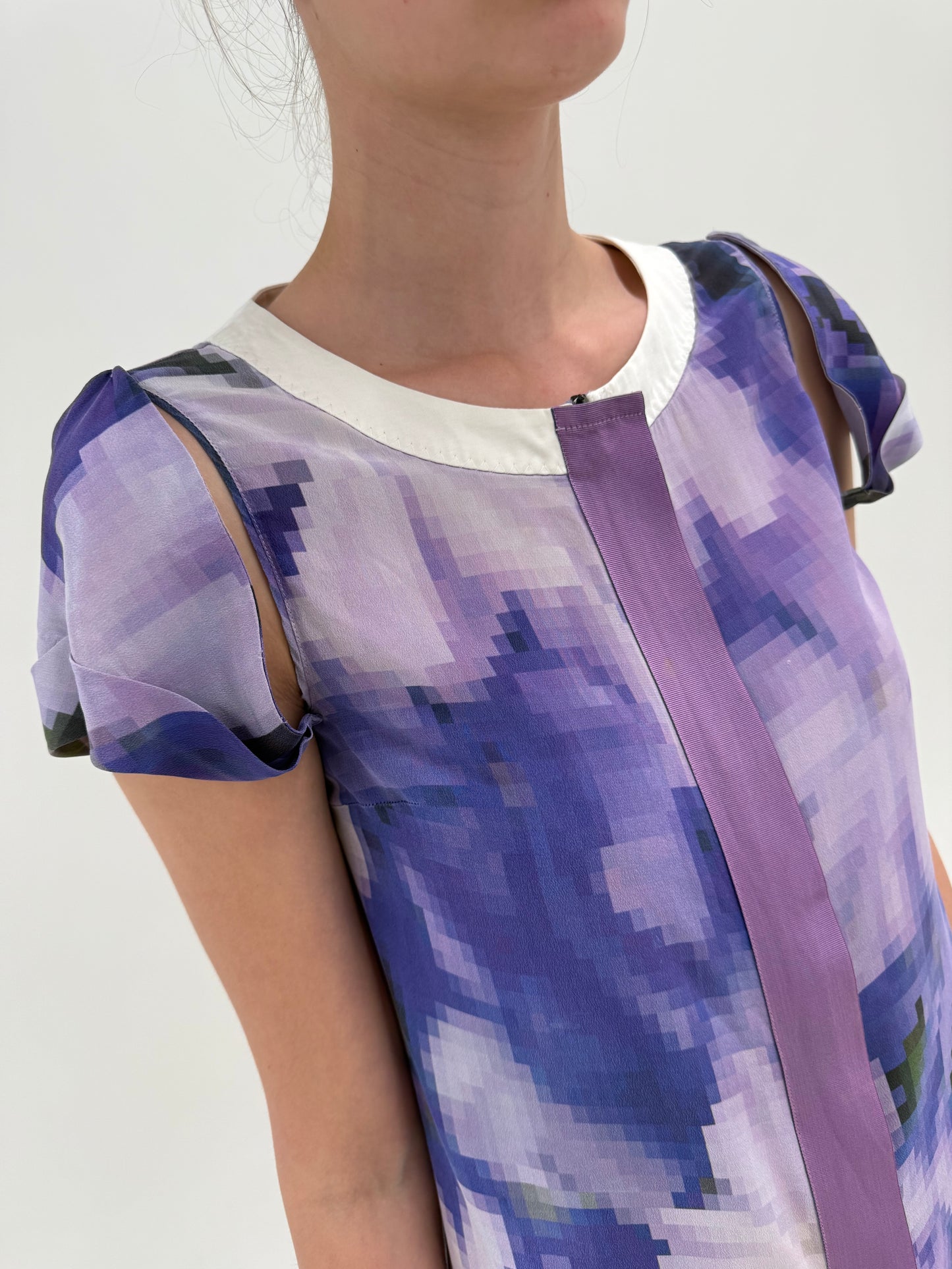 Rochie Max Mara din mătase naturală în croi chic atemporal