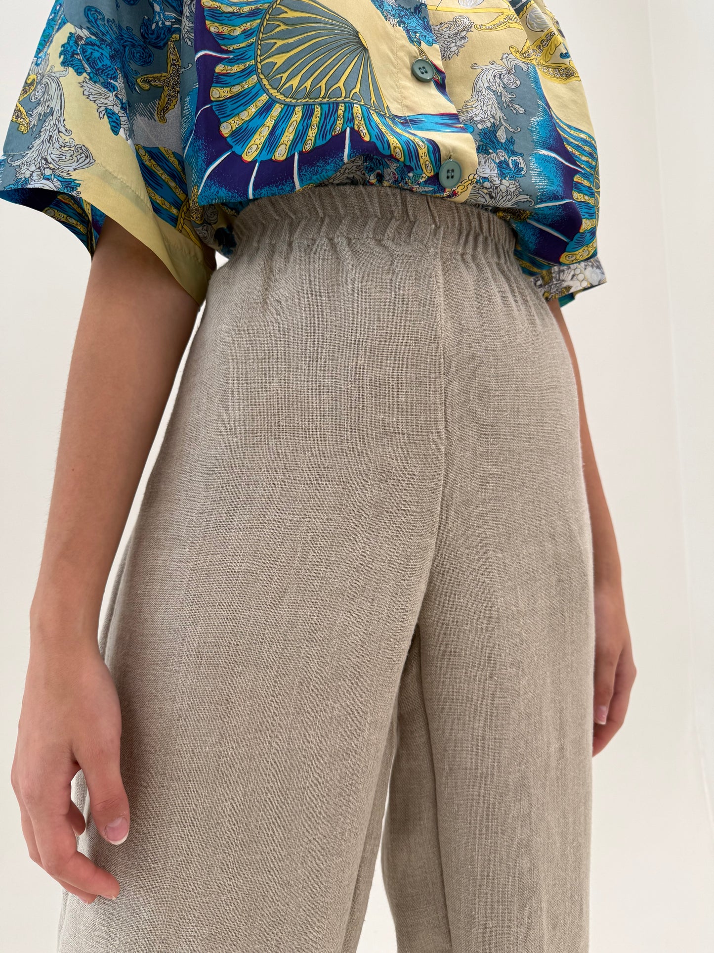 Pantaloni sand nude din pânză grea excepțională de in cu talie elastică ultra înaltă