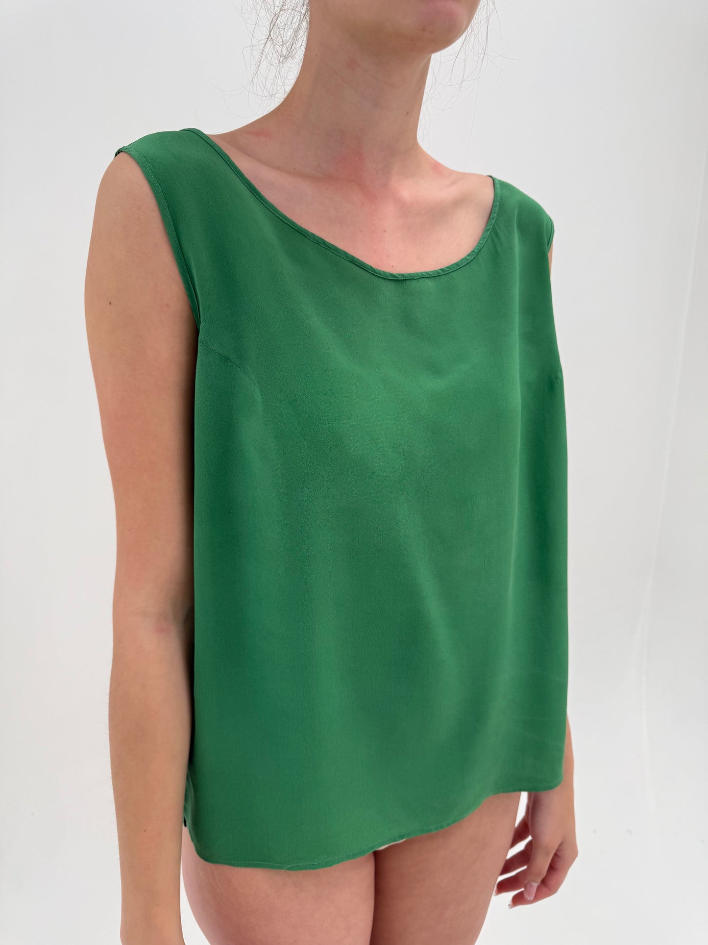 Top în croi minimalist forest green din mătase naturală