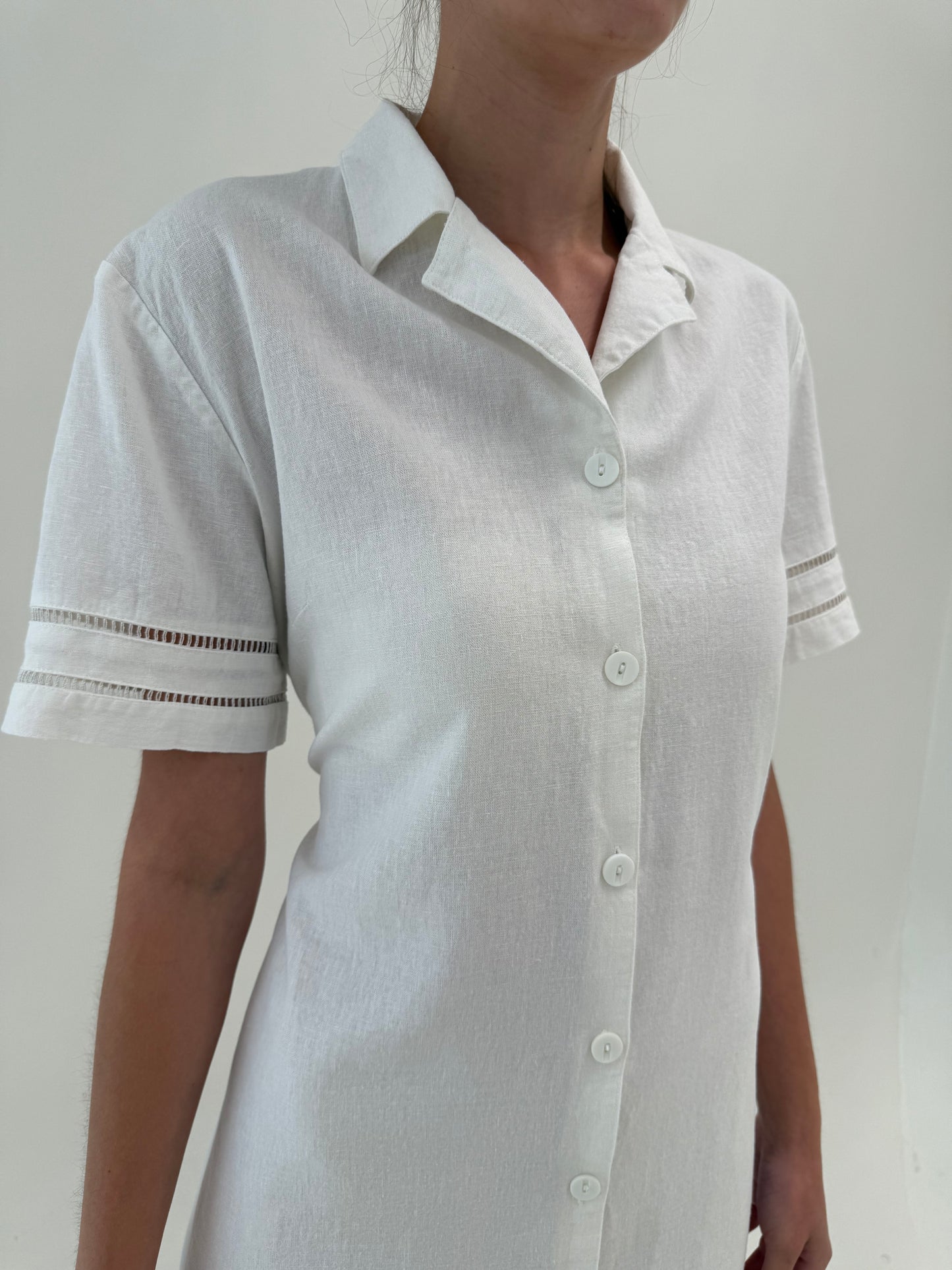 Rochie italiană tip cămașă din pânză de in și vascoza cu inserții brodate