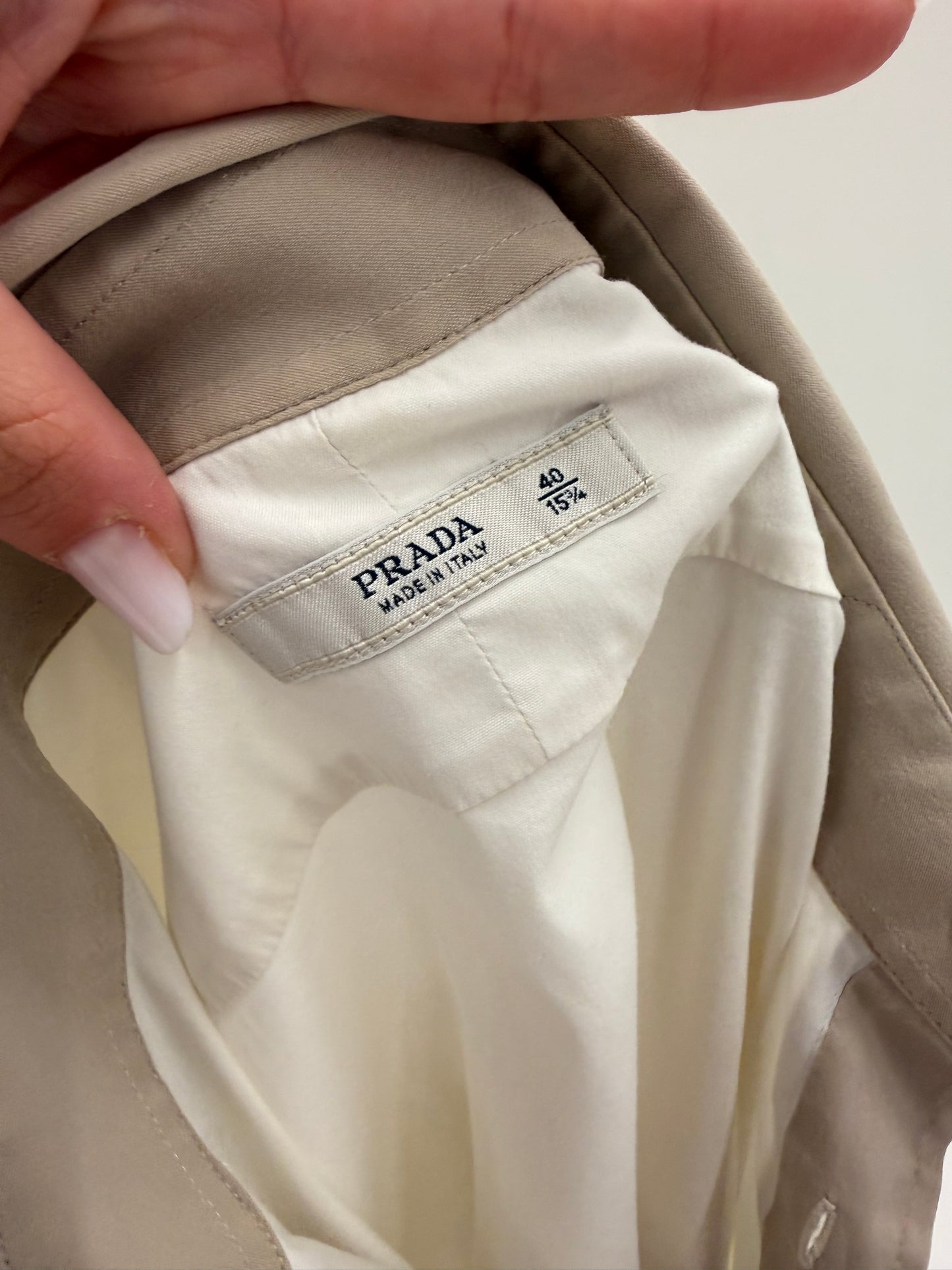 Cămașa Prada cu manșete și guler contrastante