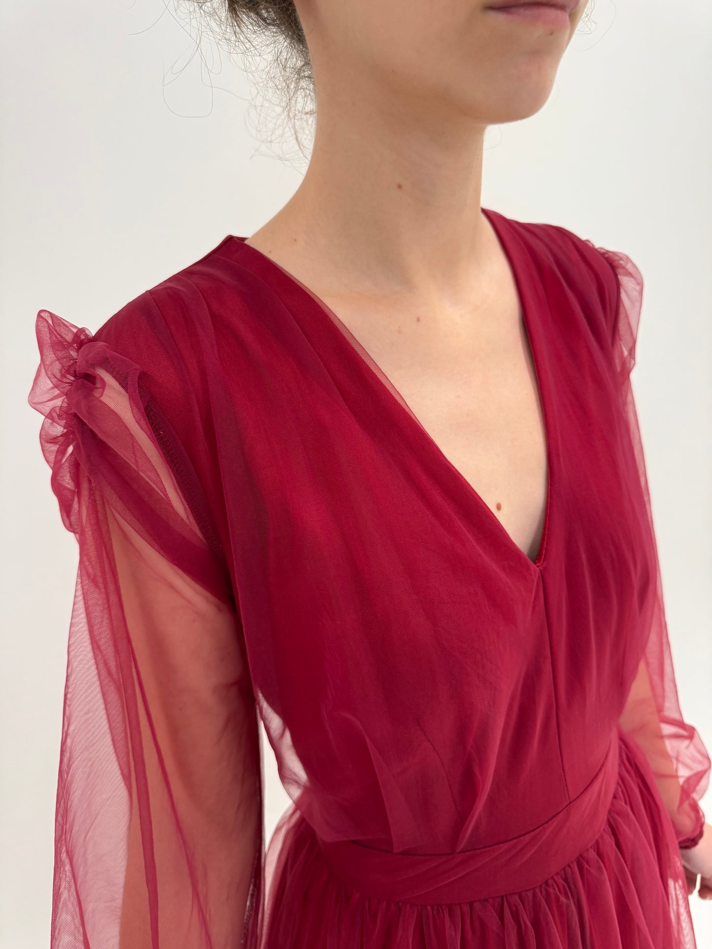 Rochie maxi burgundy din tulle moale și fin cu talie ultra marcată