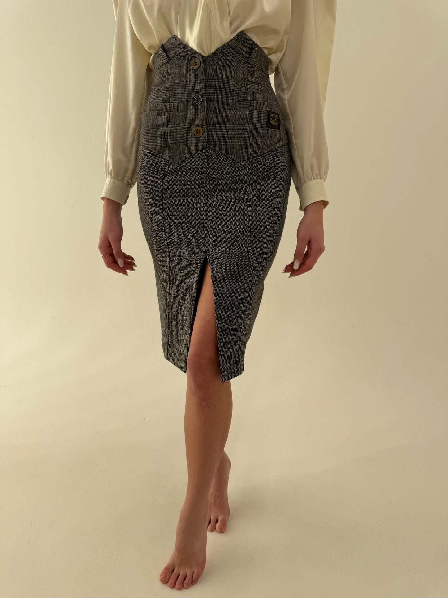 Fustă cu talie extrem de înaltă accentuată din stofita