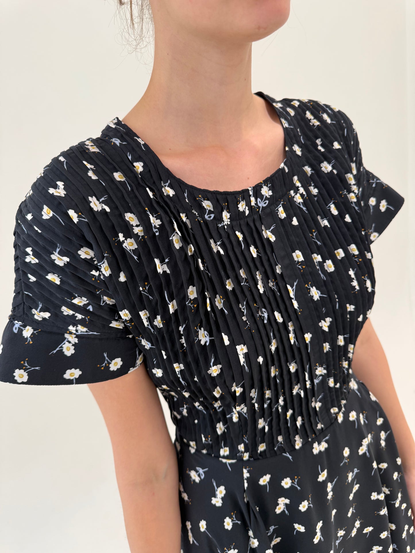 LBD vintage negru cu print delicat și talie ultra înaltă marcată și buzunare