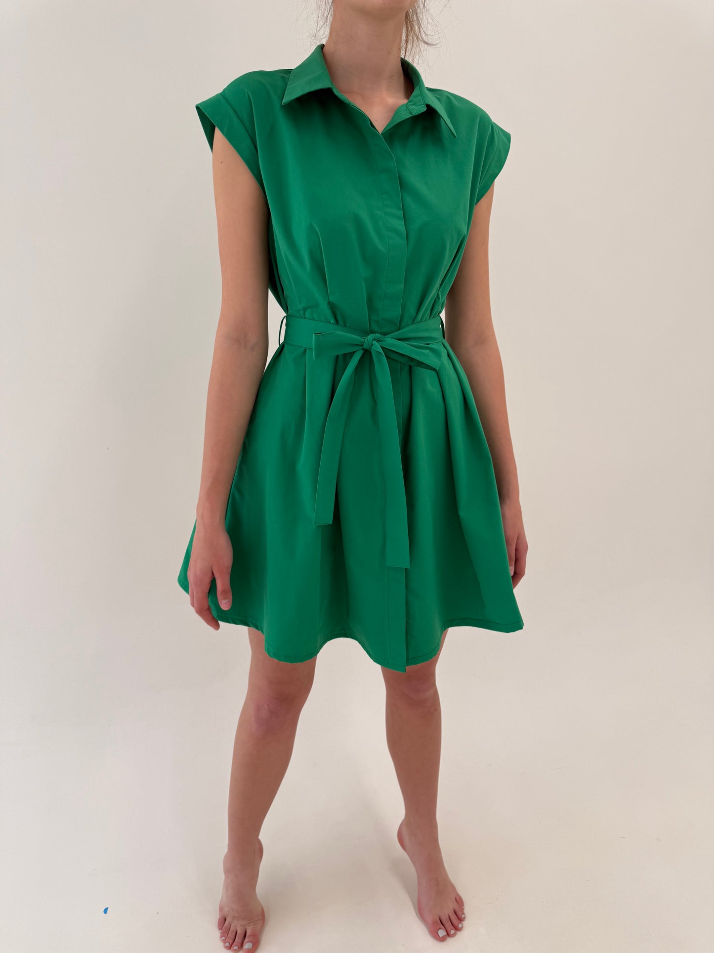 Rochie verde smarald din poplin de bumbac cu buzunare și talie înaltă reglabilă