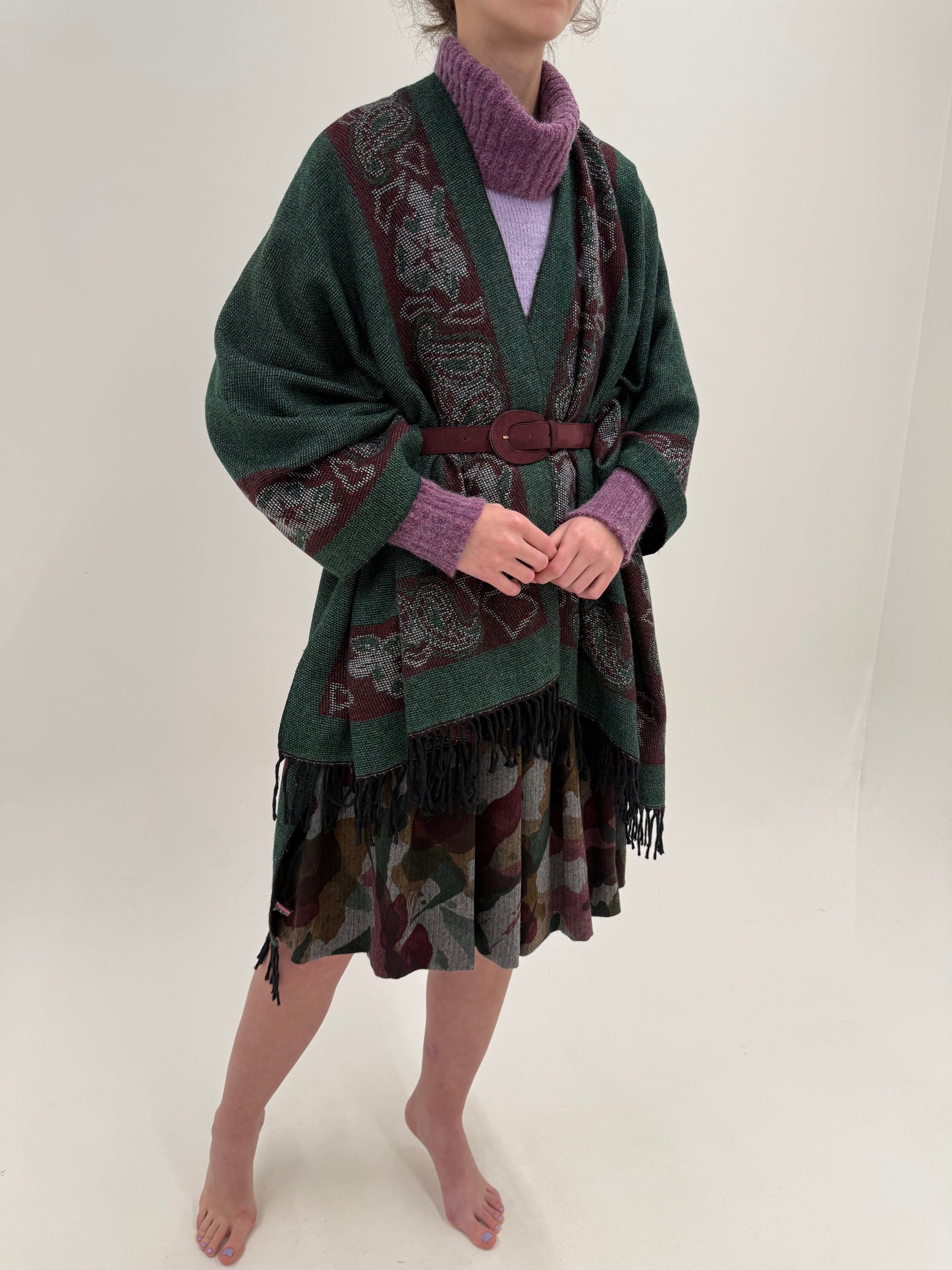 Capa forest green din lana plină extrafina cu margine burgundy decorativă