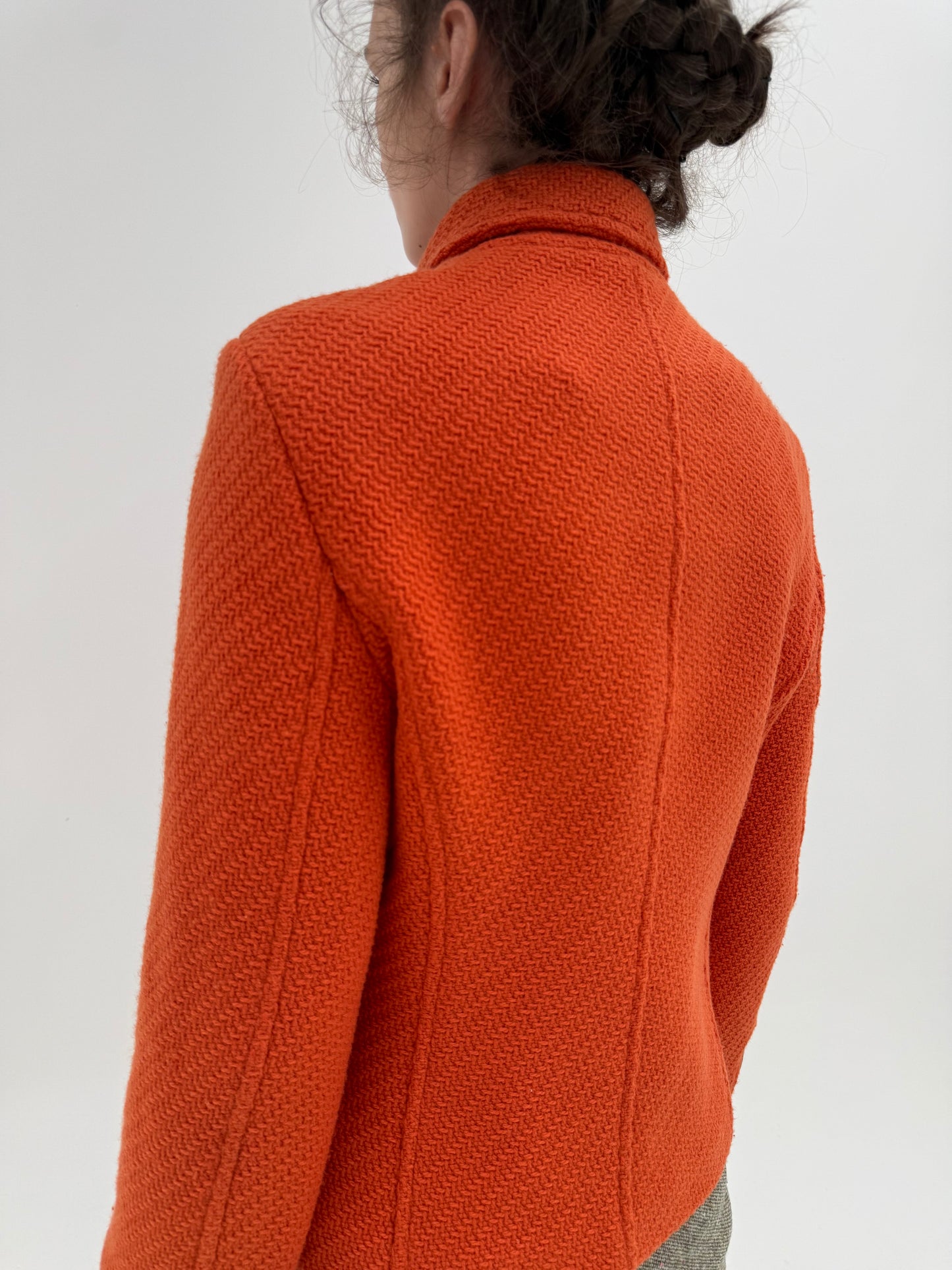 Jacheta cambrata oranj din tweed texturat superb din lana extrafina