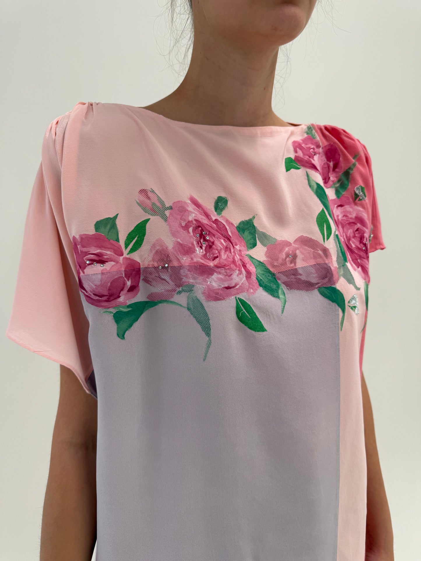 Rochie din mătase naturală în culori superbe și croi lejer