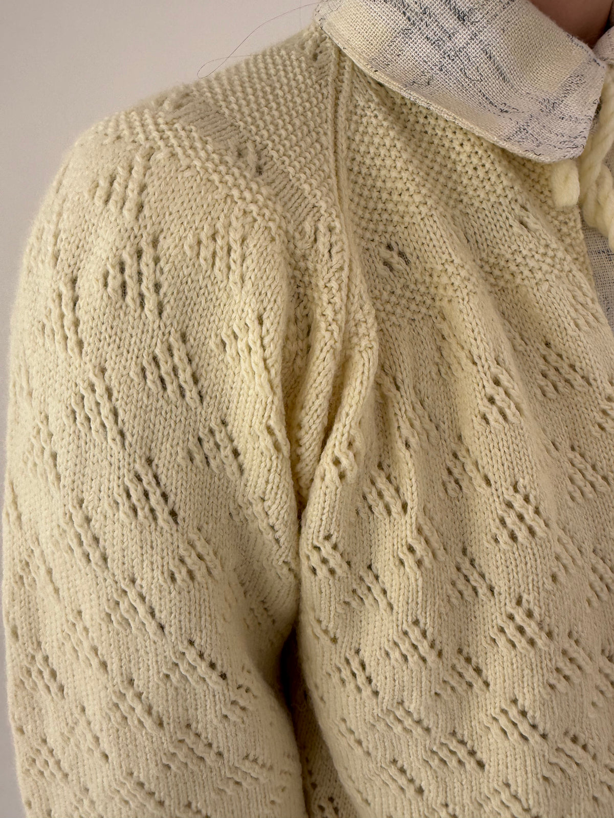 Cardigan vintage butter yellow din lana extrafina lucrat manual cu mâneci ample