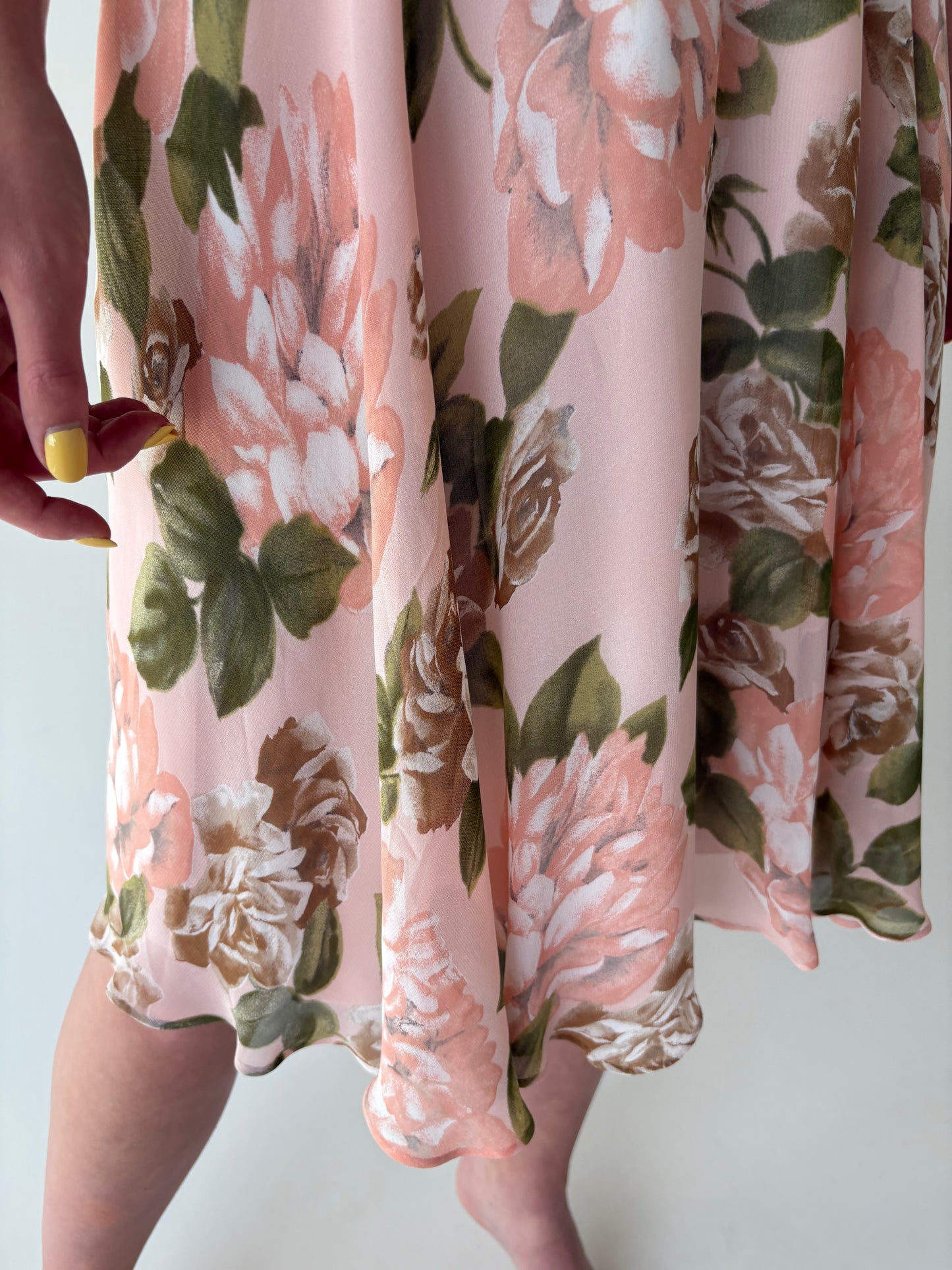 Rochie vintage powder pink cu talie ultra marcată și print superb floral