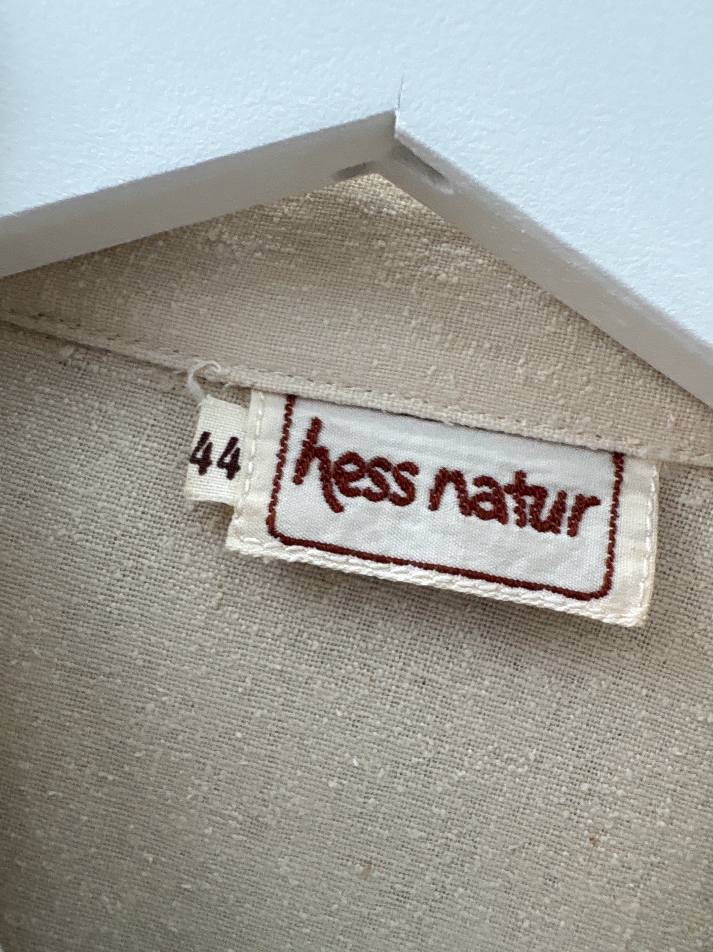 Cămașa din pânză de mătase naturală raw în croi minimalist