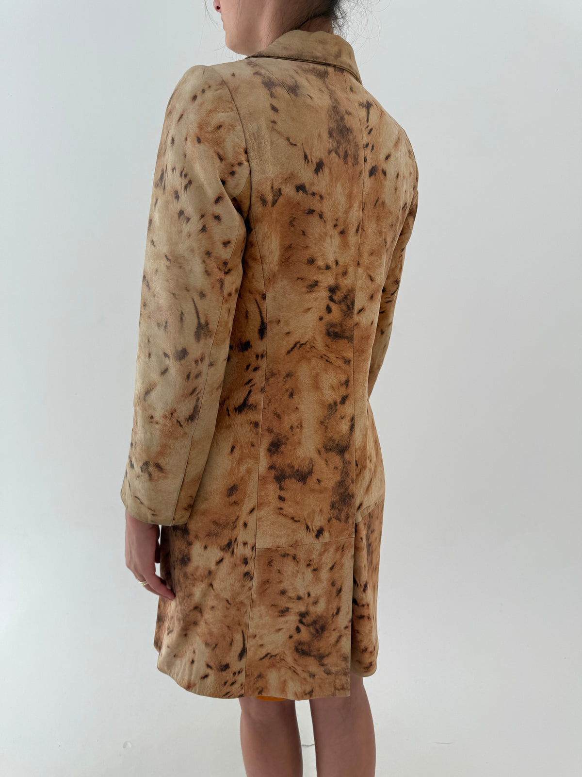 Trench din piele naturală extrem de moale camel cu animal print stilizat