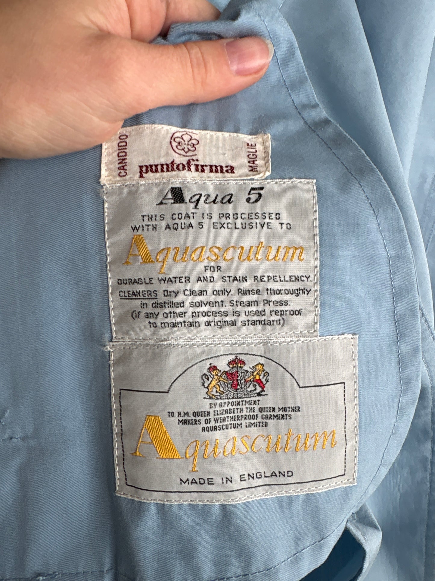 Trench baby blue luxury Aquascutum din gabardină super ușoară impermeabilă