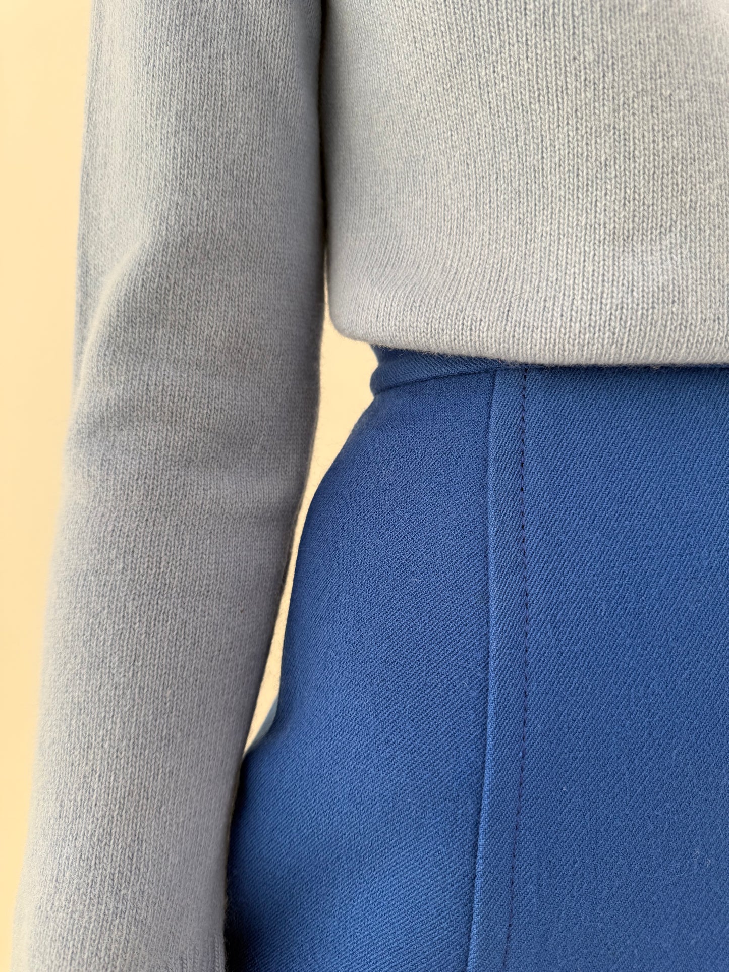 Fustă vintage albastru regal din stofă plină structurată de lana extrafina