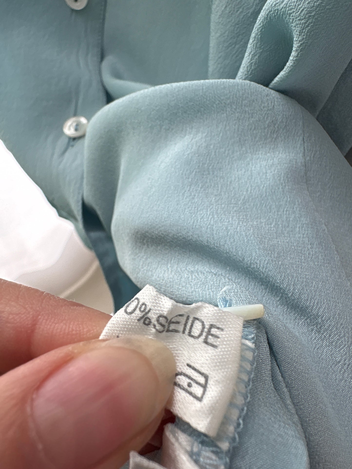 Cămașa baby Blue din mătase naturală în croi lejer