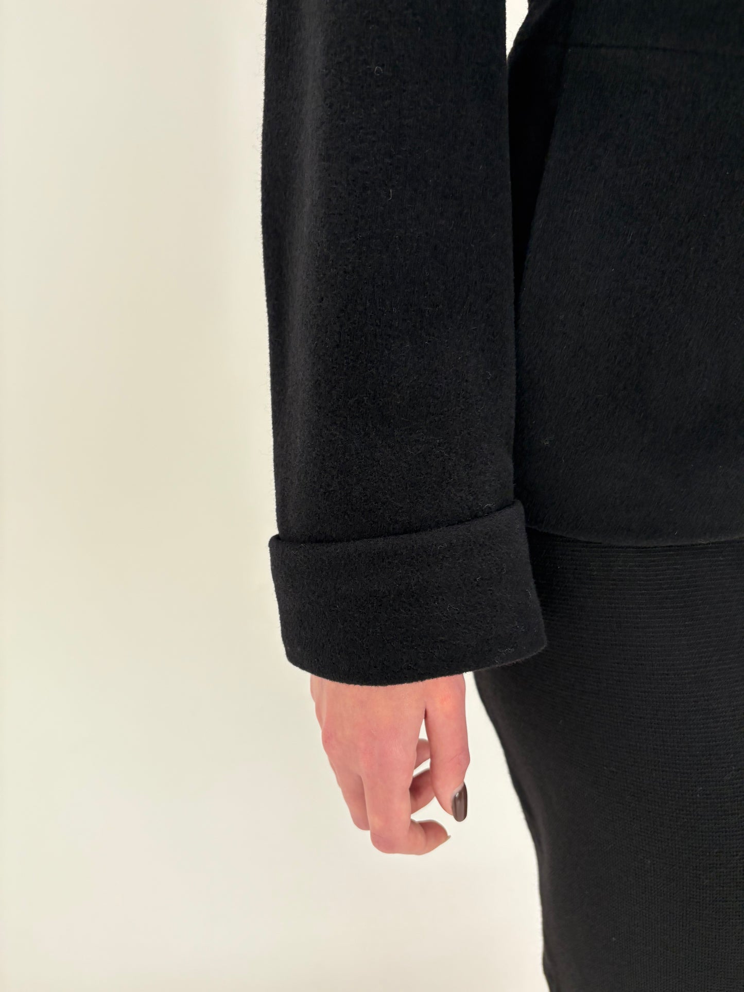 Jacheta cambrata neagră din stofă de lana cu cașmir pufoasă și groasă