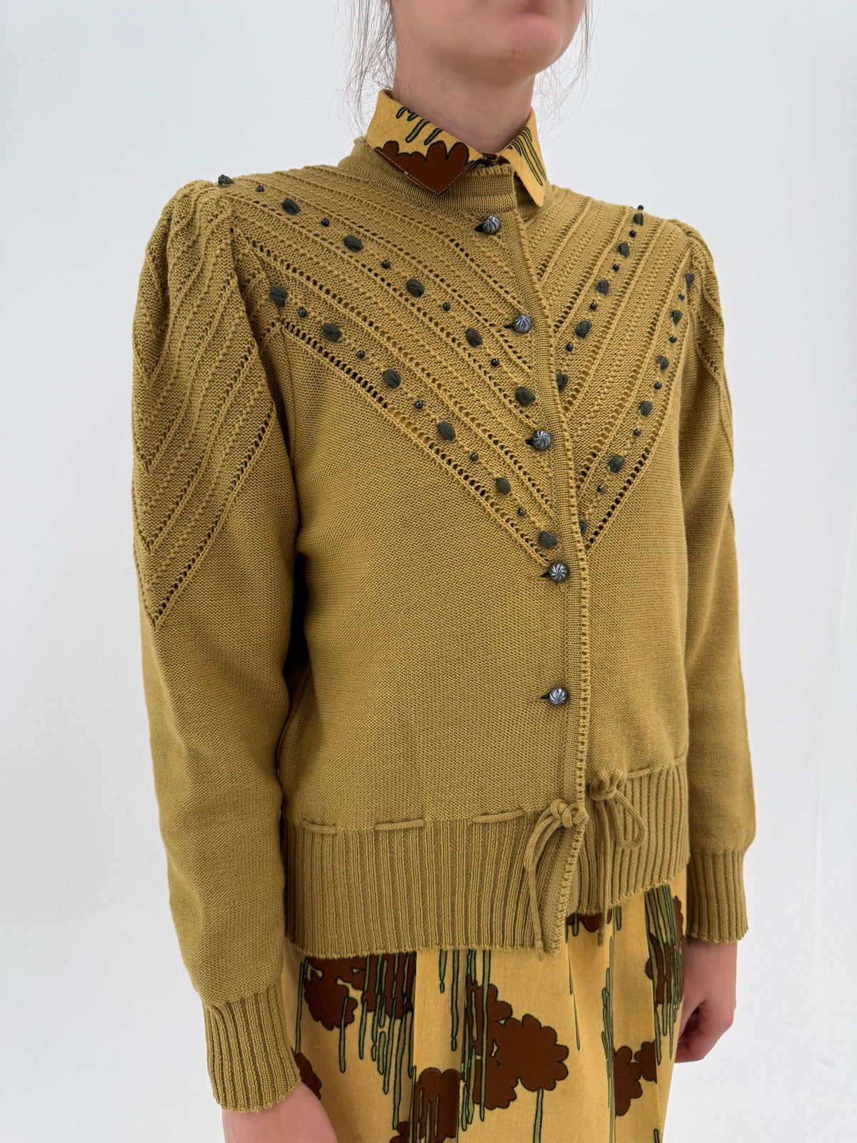 Cardigan vintage din lana pura certificată lucrat manual dusty mustard