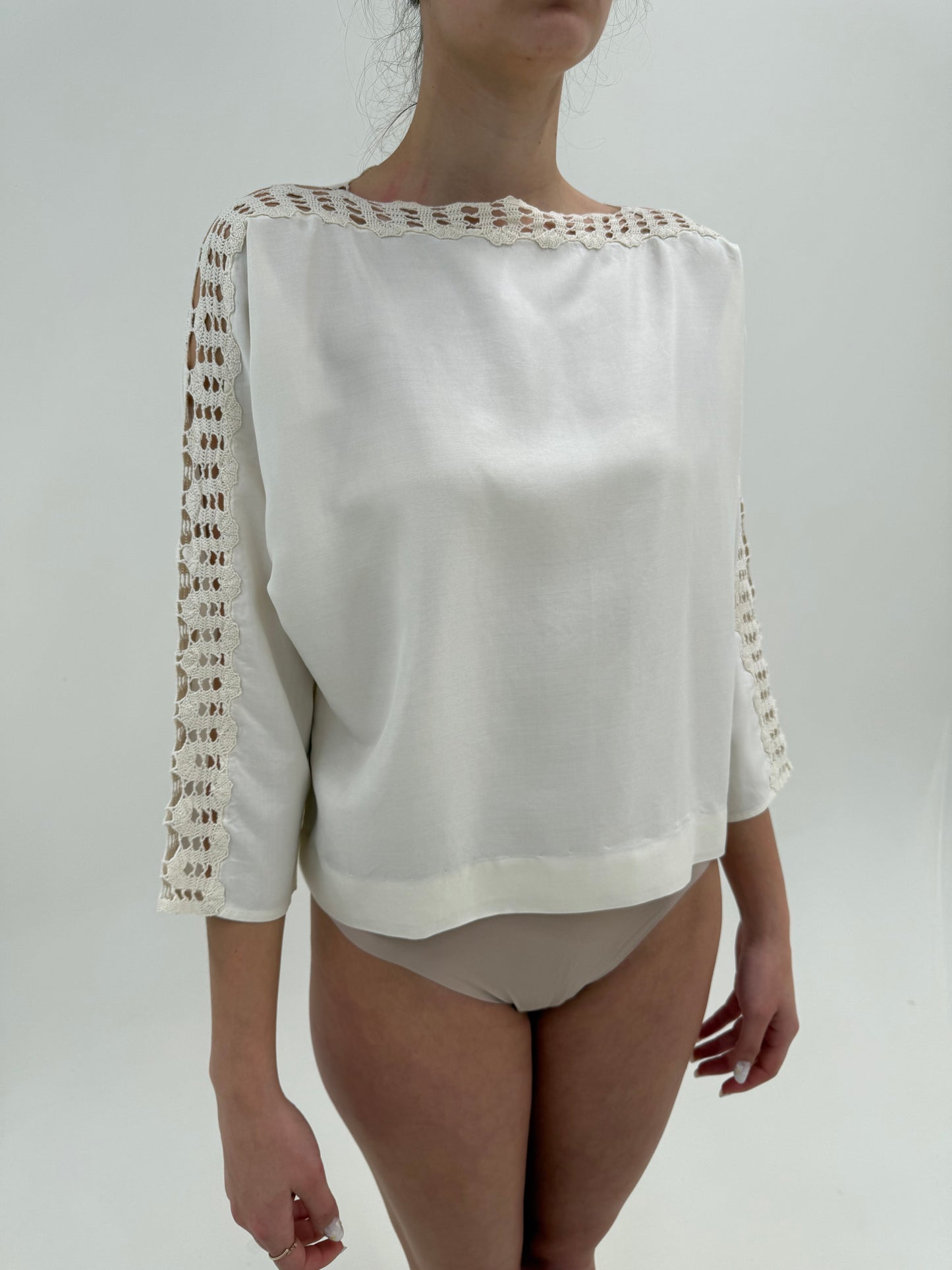 Bluză vintage excepțională din țesătură de mătase naturală cu dantelă macrame