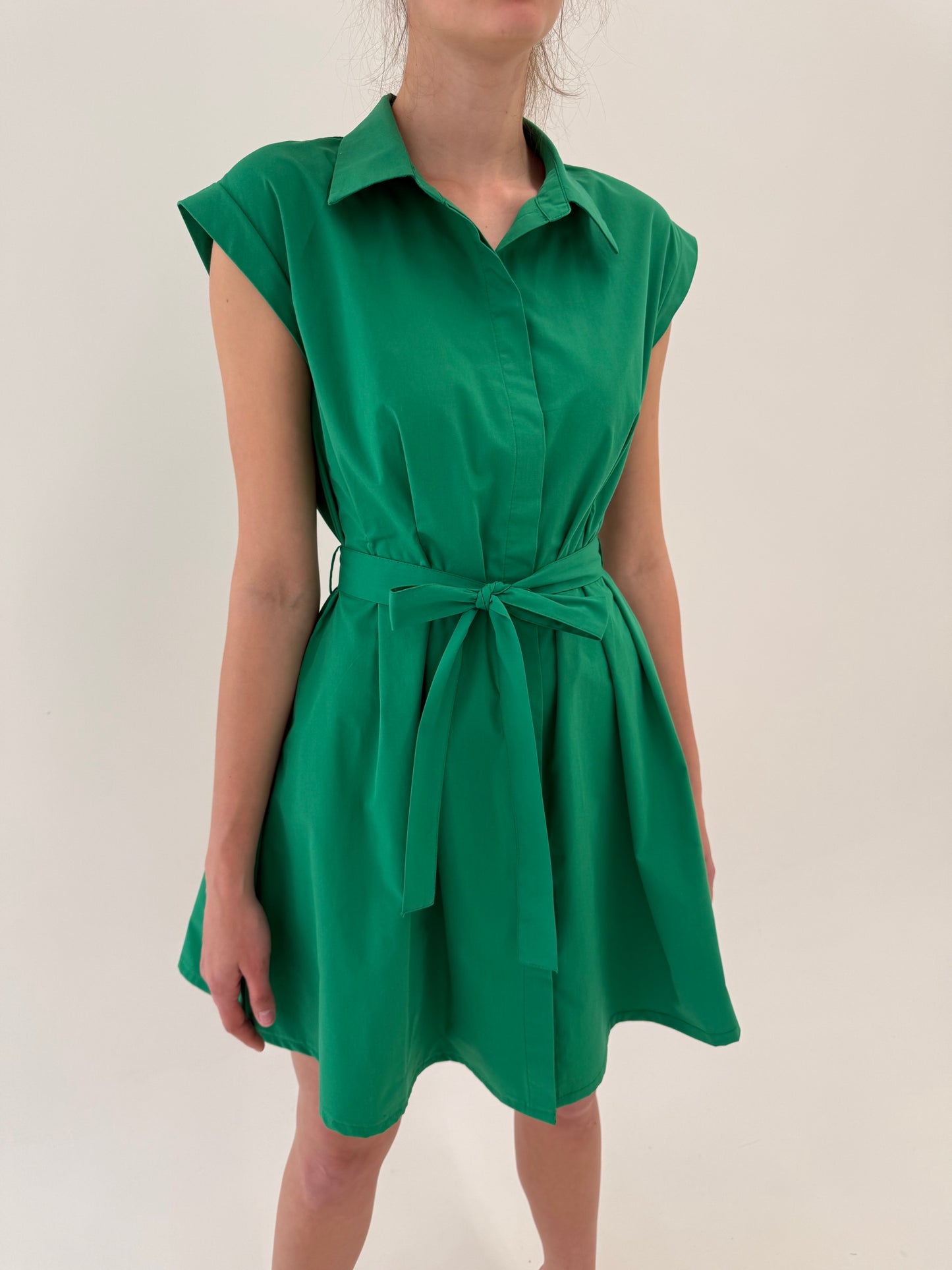 Rochie verde smarald din poplin de bumbac cu buzunare și talie înaltă reglabilă