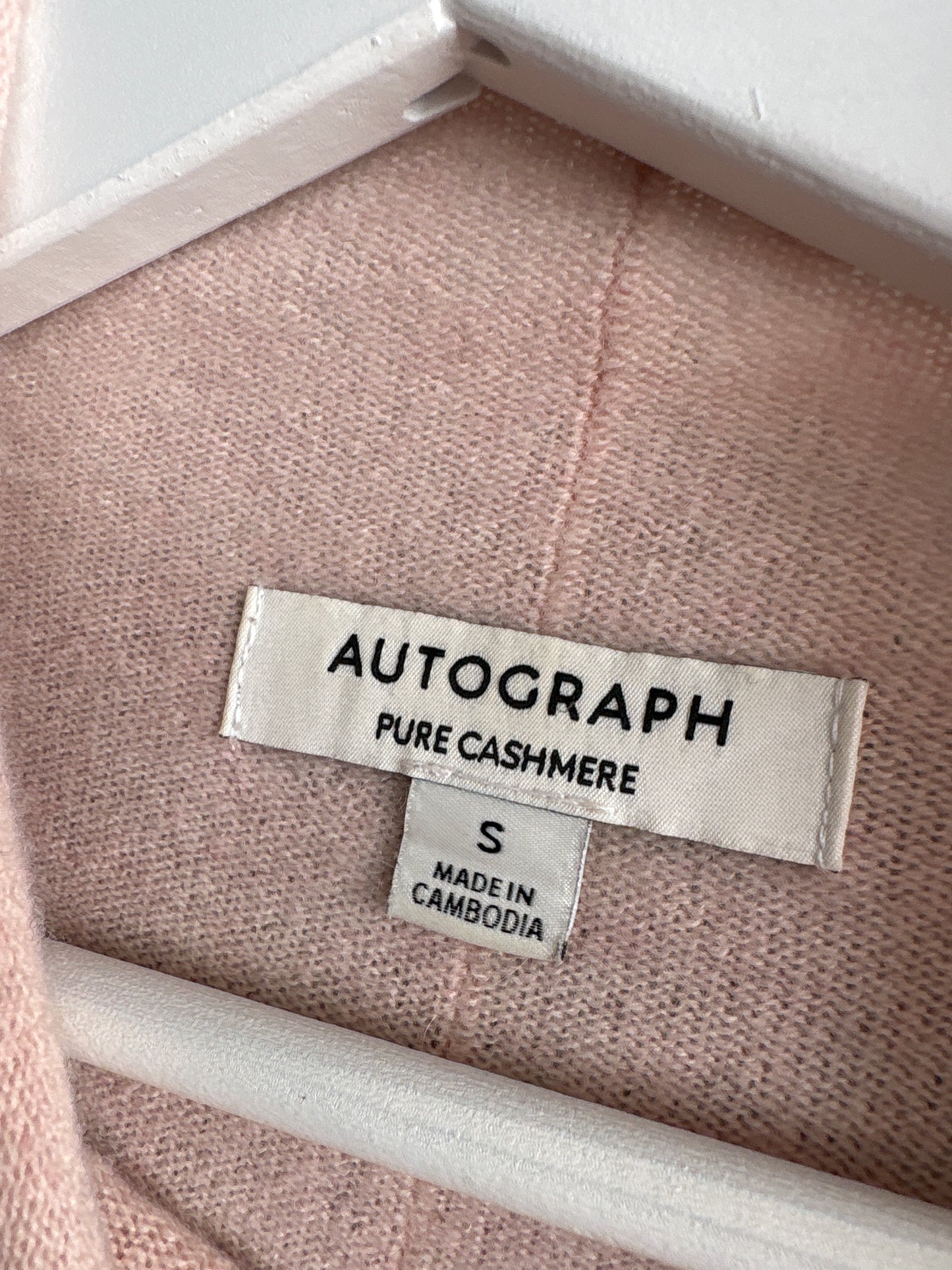 Maleta din cașmir colorblock în croi modern și culori pudrate