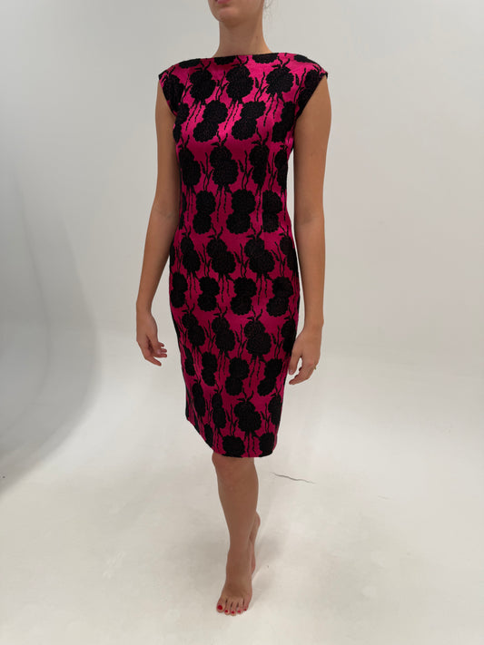 Rochie excepțională din wool-blend floral jacquard pe satin ground fucsia în croi de ani 60