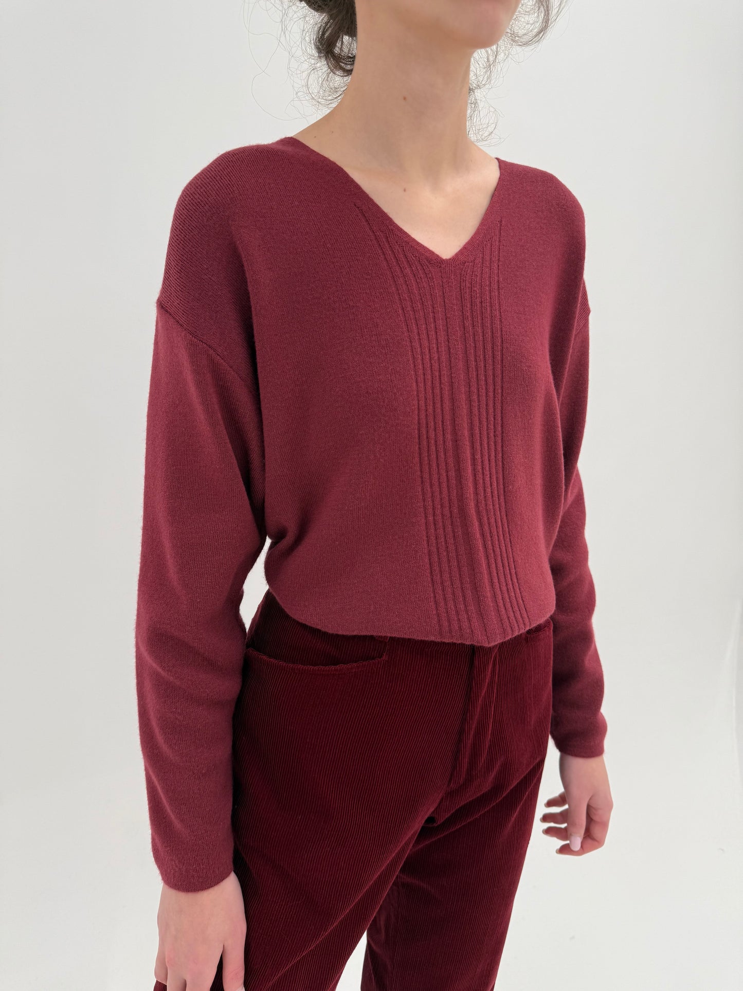 Pulover burgundy în croi lejer din lana merino extrafina