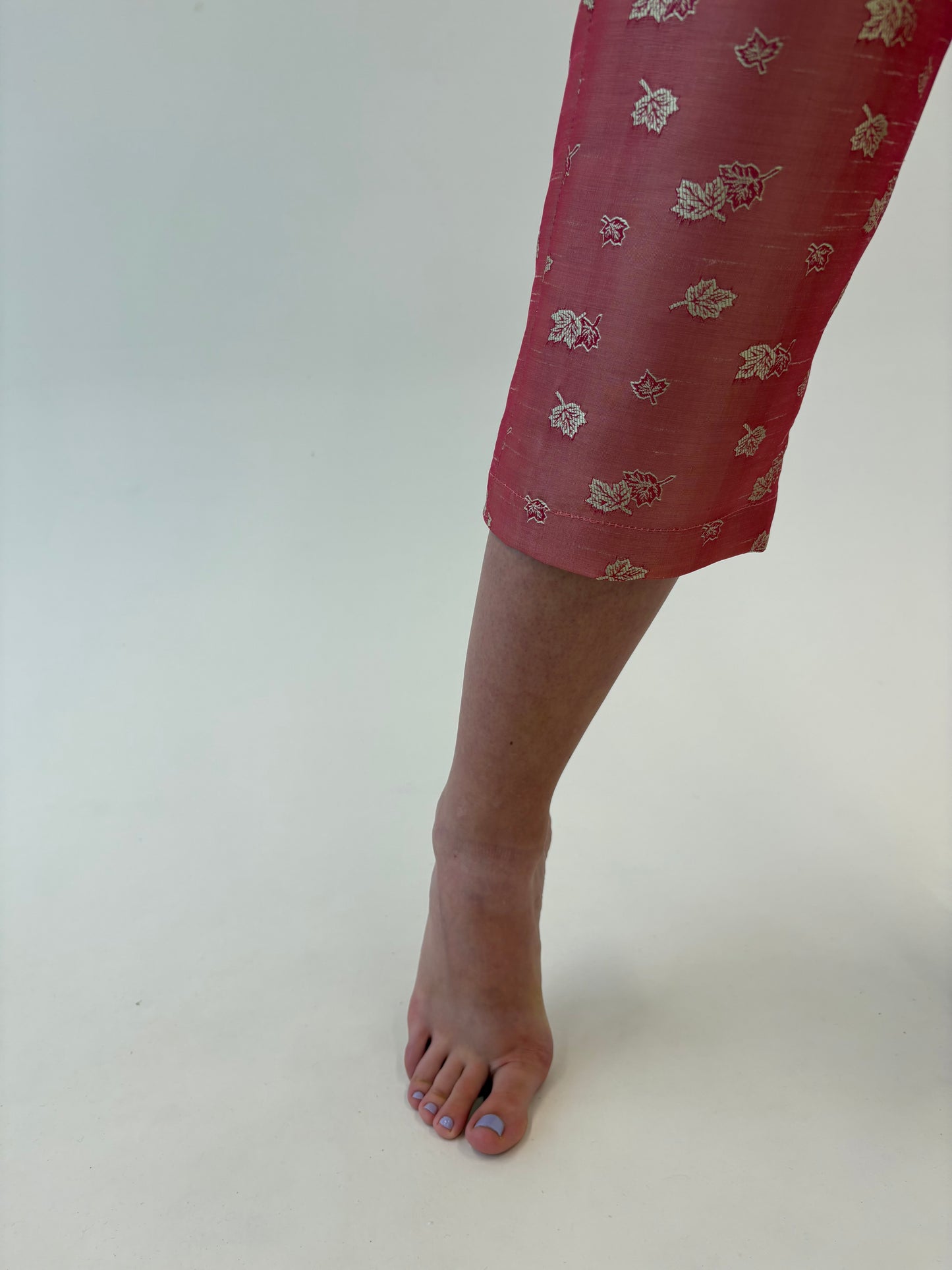 Pantaloni din jacquard capri petite de la zi la seară