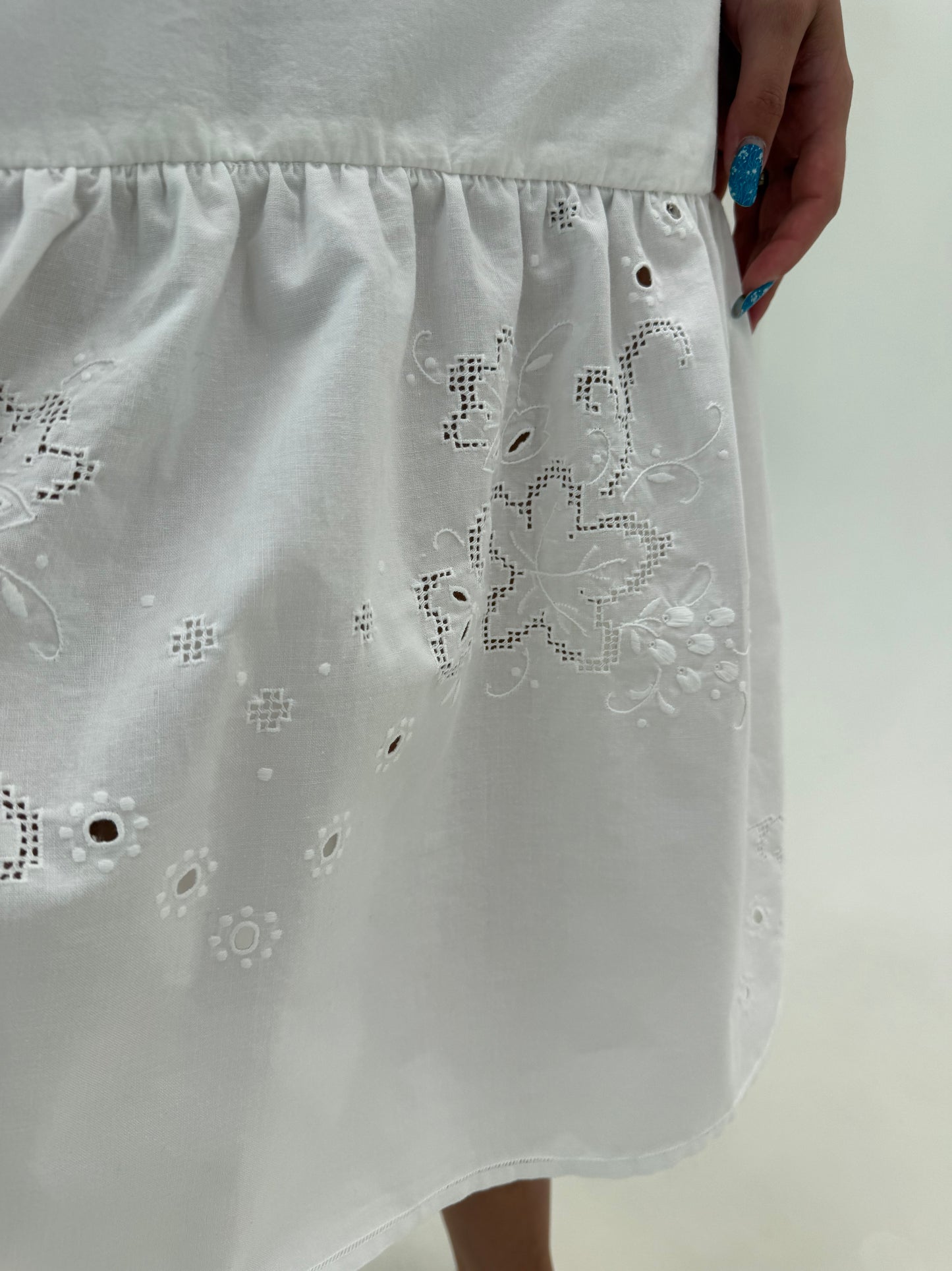 Rochie maxi cu broderie manuală excepțională și broderie anglaise