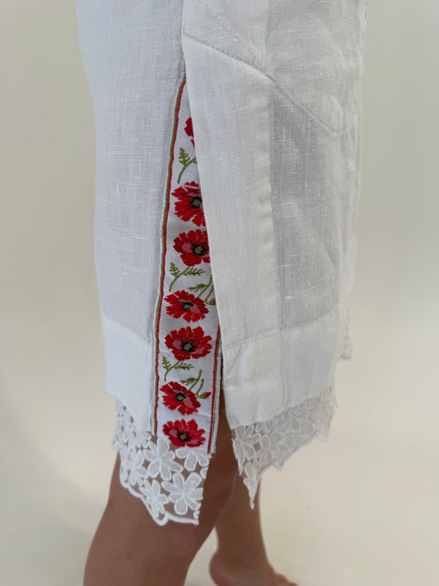 Rochie excepțională tip tunica cu broderie și dantelă macrame în croi chic