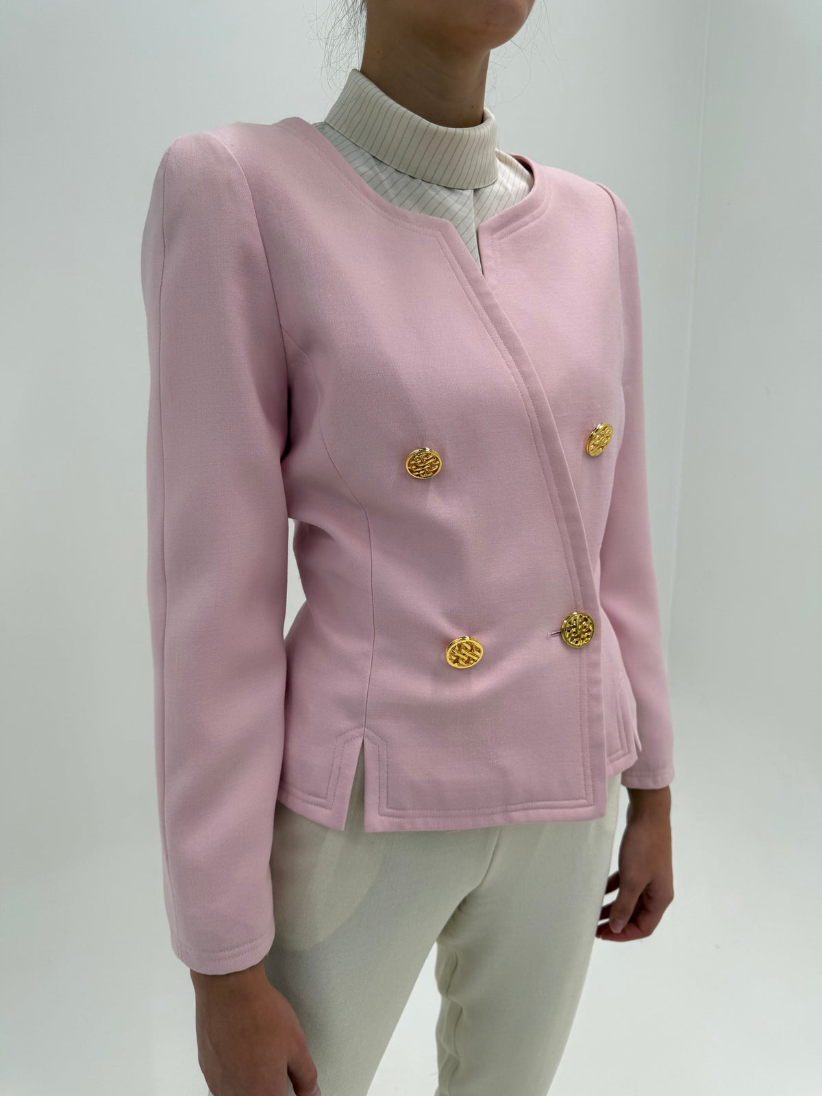 Sacou Max Mara powder pink cu nasturi aurii metalici în croi minimalist
